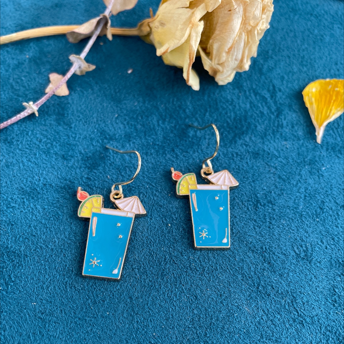 Yudie's new cute cartoon Japanese-style schoolbag, drink and earrings are creative and versatile