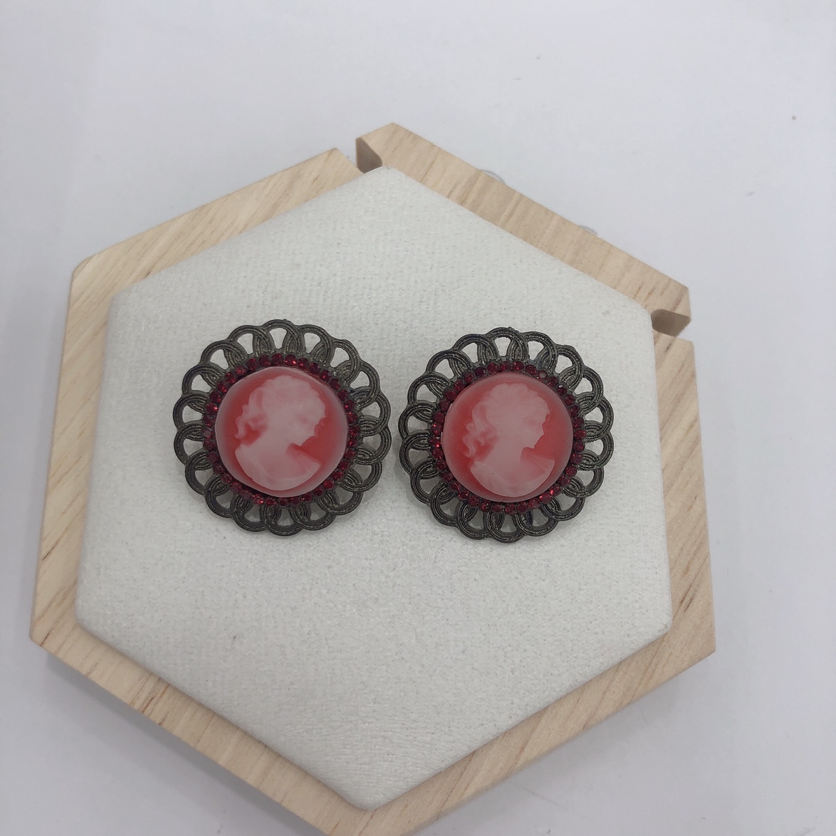 Retro fashion exquisite luxury diamond beauty stud earrings