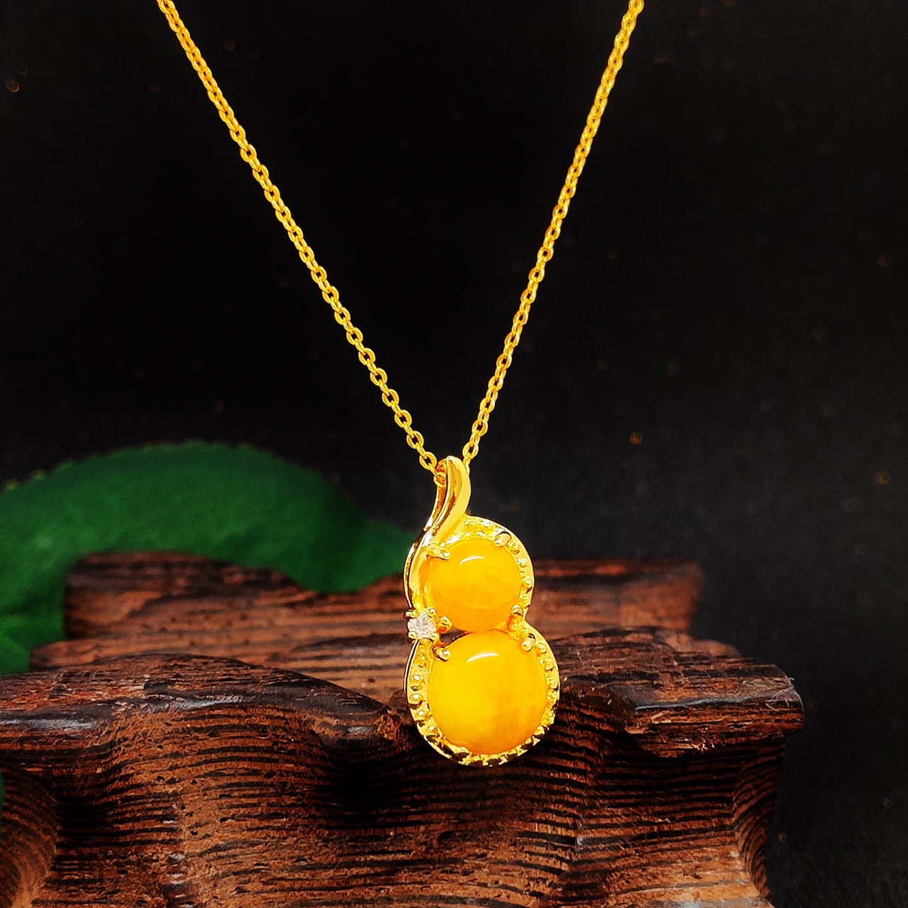 Micro-inset zircon beeswax gourd pendant, a gift for mom
