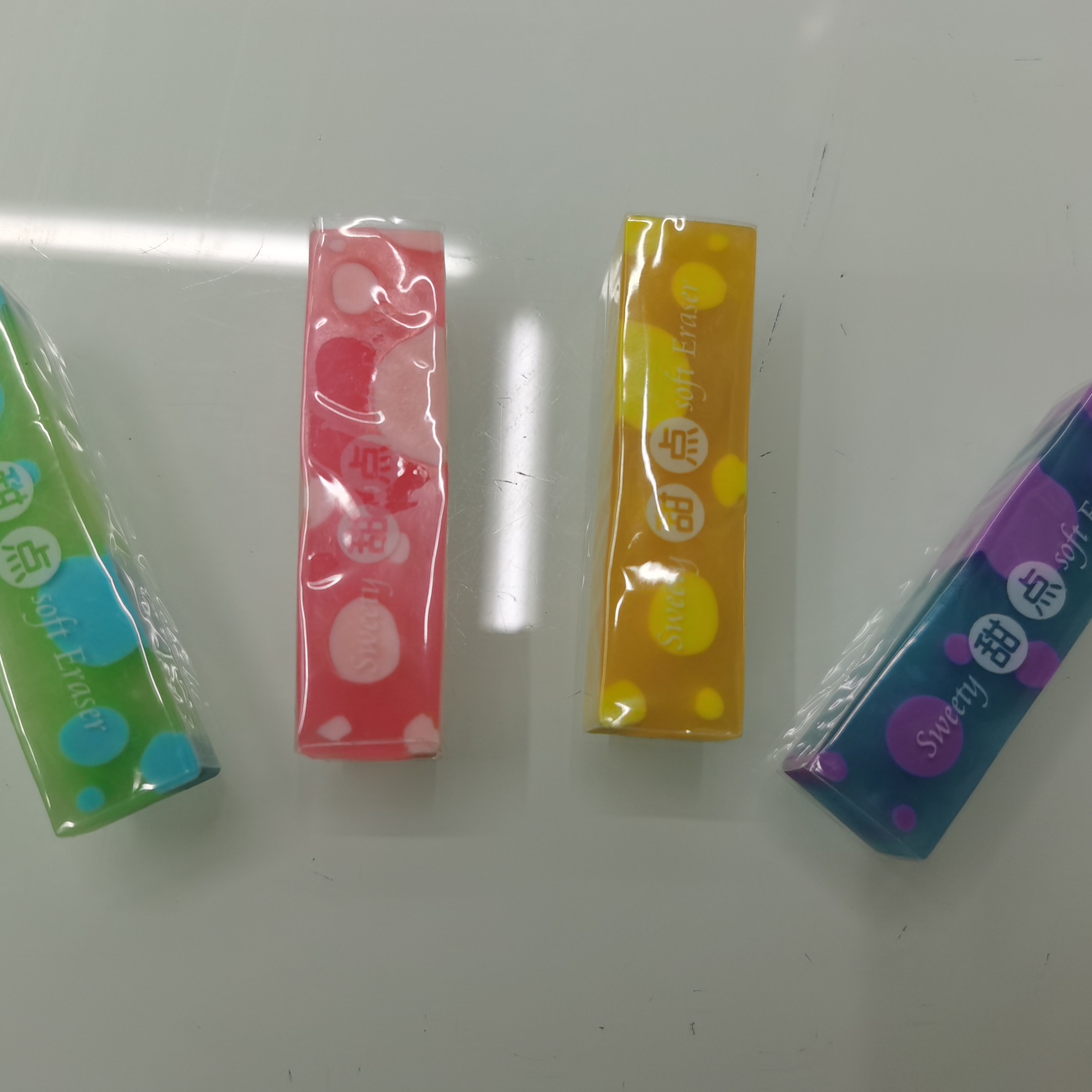 Dessert transparent 1701 eraser, exquisite office supplies, exquisite study supplies, factory direct sales, good quality and low price. Exquisite study supplies, factory direct sales, good quality and low price