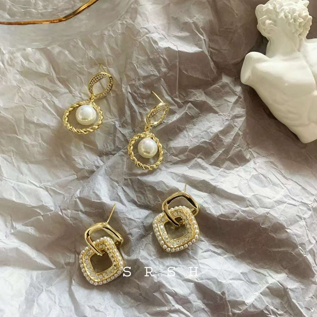 (د) الأقراط الفضية ذات الأقراط المحسّاسة المذهلة في الأذن الفرنسية (2021) Item Picture