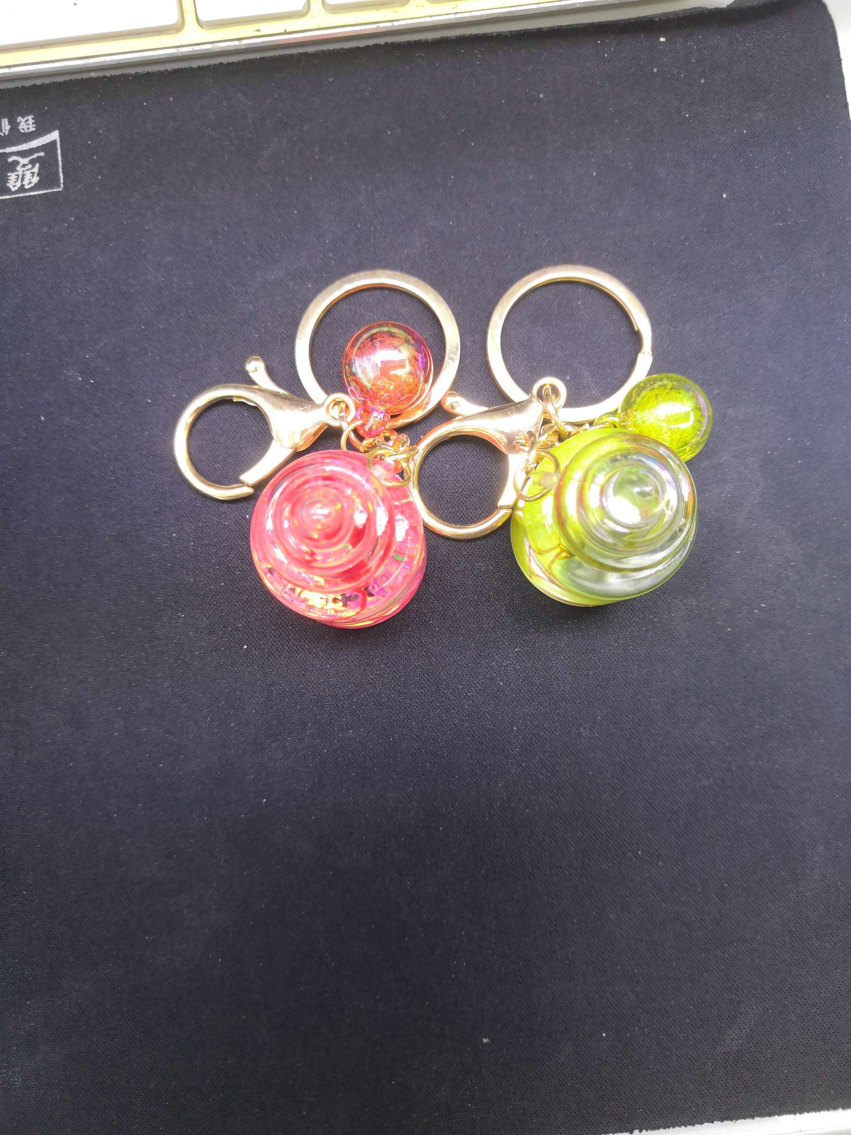 Yanfan Crystal, Store 7951, 3rd Floor, District D, Oil Bottle 8 Keychain Pendant Application Scenario