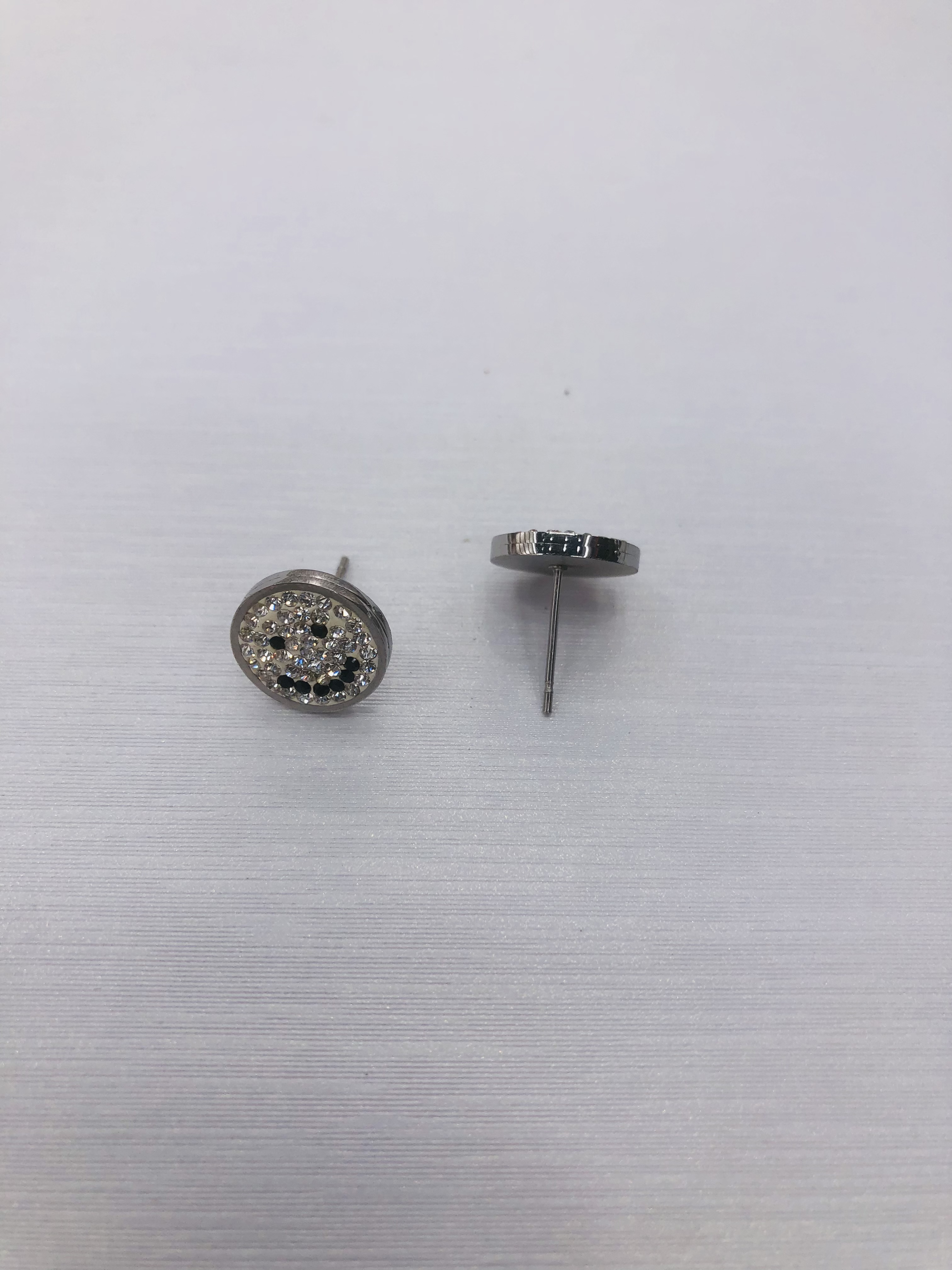 Small and simple Korean-style stainless steel ear studs for girls 19 details Picture
