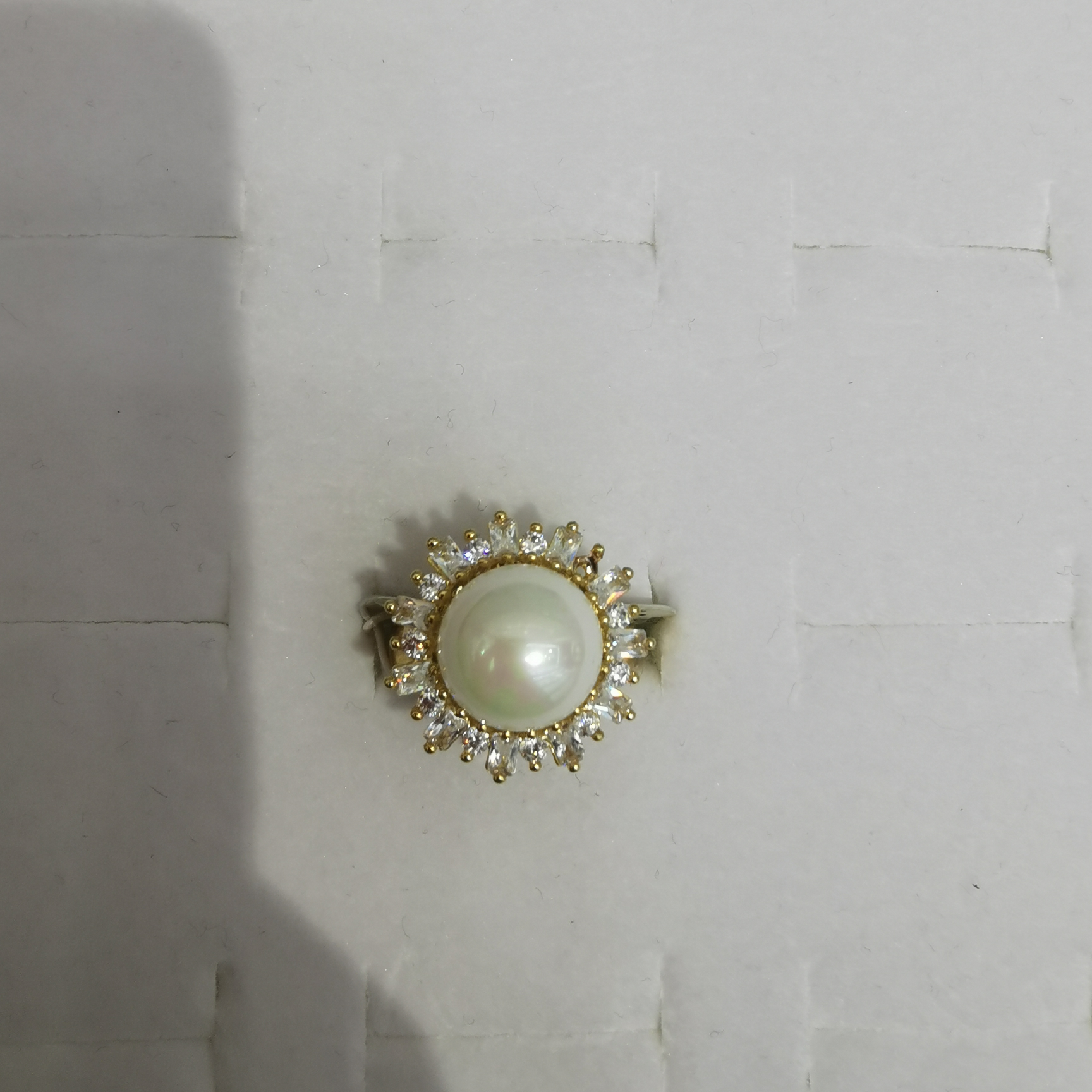 Rich pearl ring