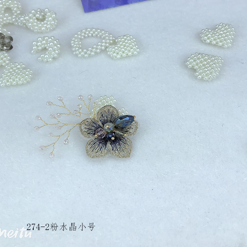 Embroidered small five-petal flower retro diy clothing accessories, brooches, hairpins, scarves, hats, earrings, shoes and accessories Item Picture