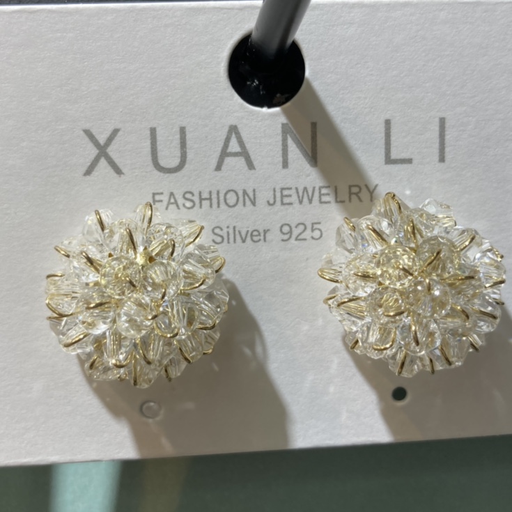 新款爆款耳环6时尚珠宝品牌XUAN LI推出925银镶嵌透明水晶耳环金色线条点缀尽显奢华与精致