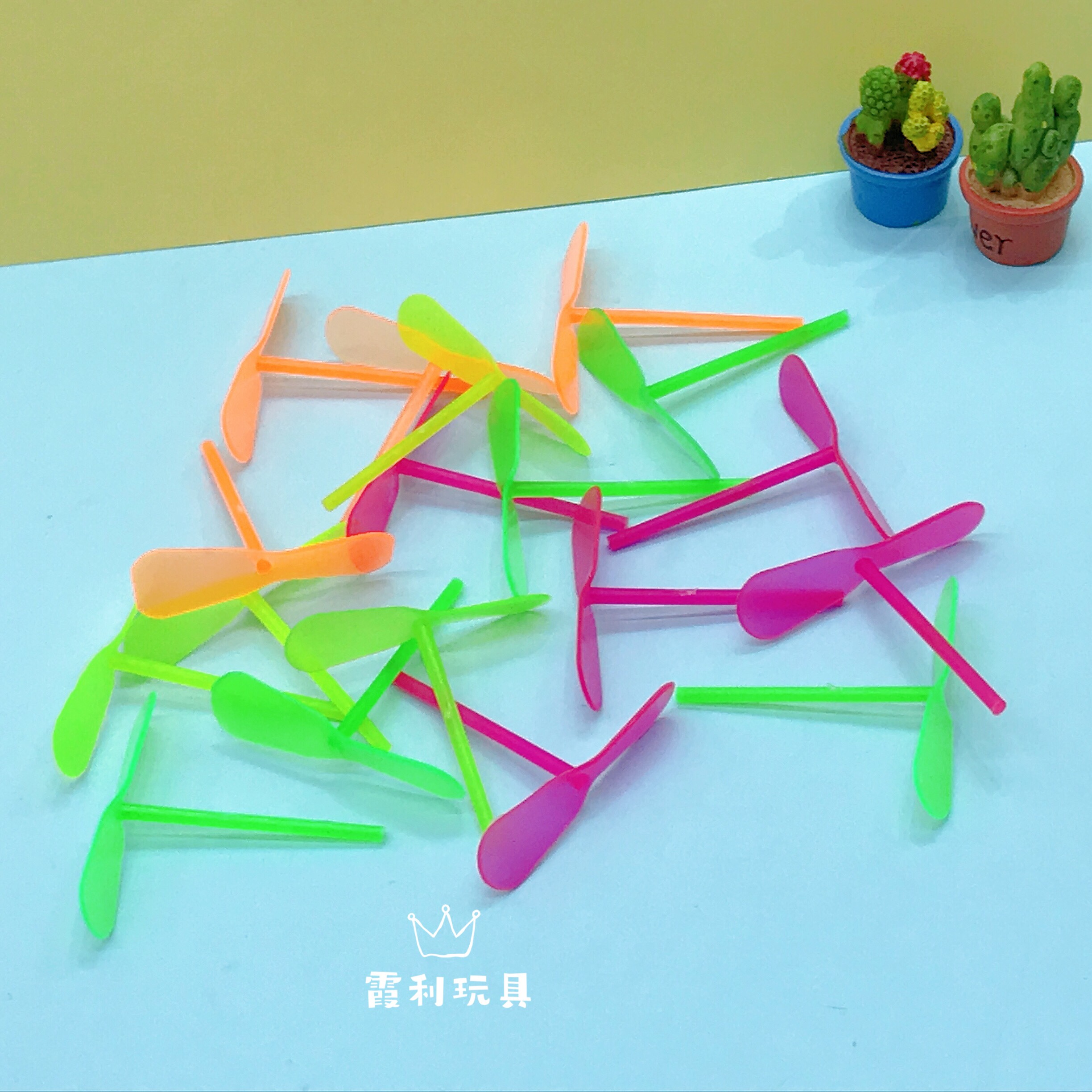 Mini one-piece small flying leaf children's plastic toy nostalgic gift Gashapon detail image 3