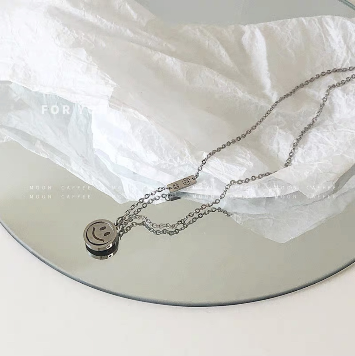 Flip smile clavicle chain