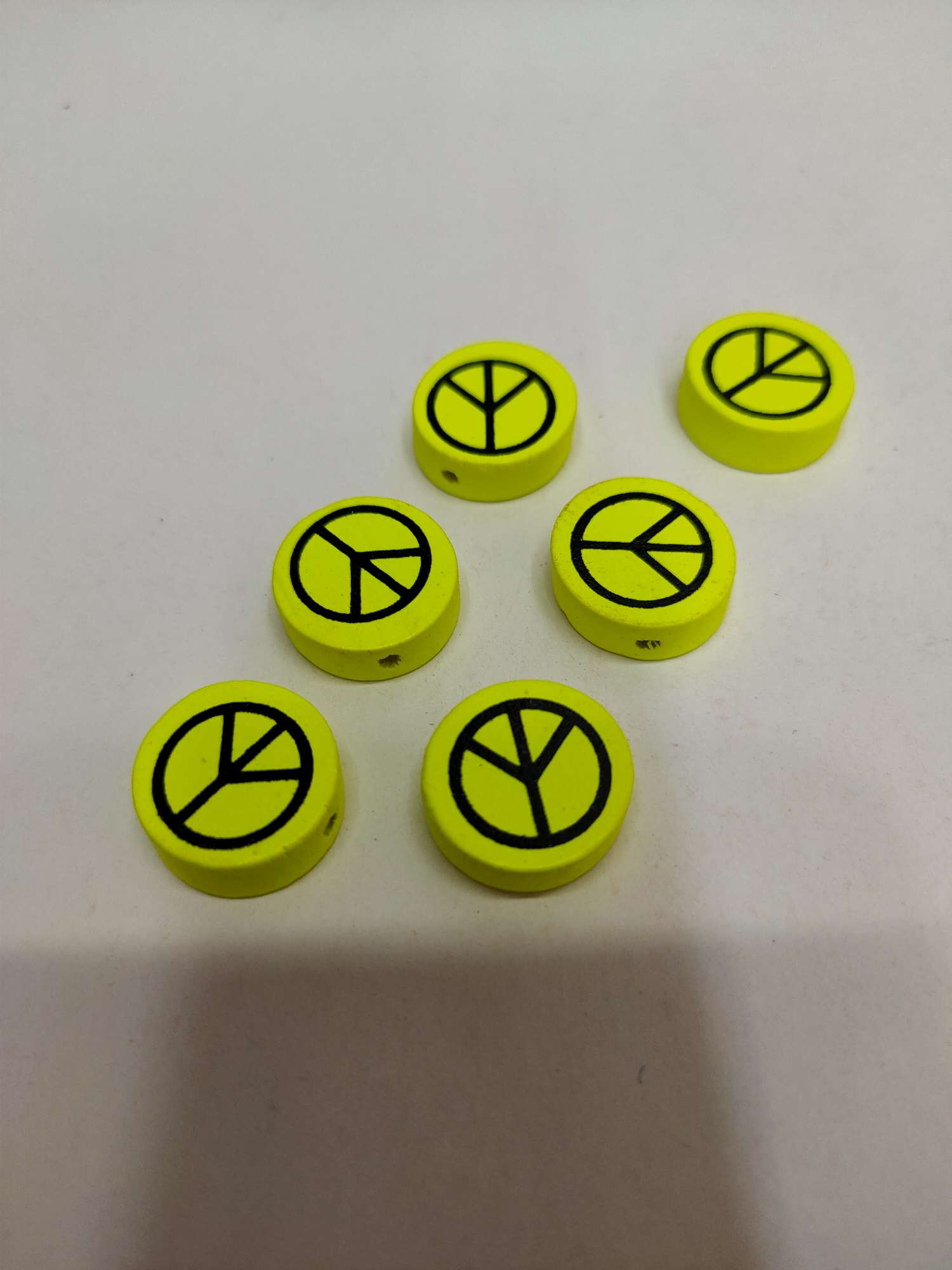 厂家直销木质配件 荧光黄和平符号产品图
