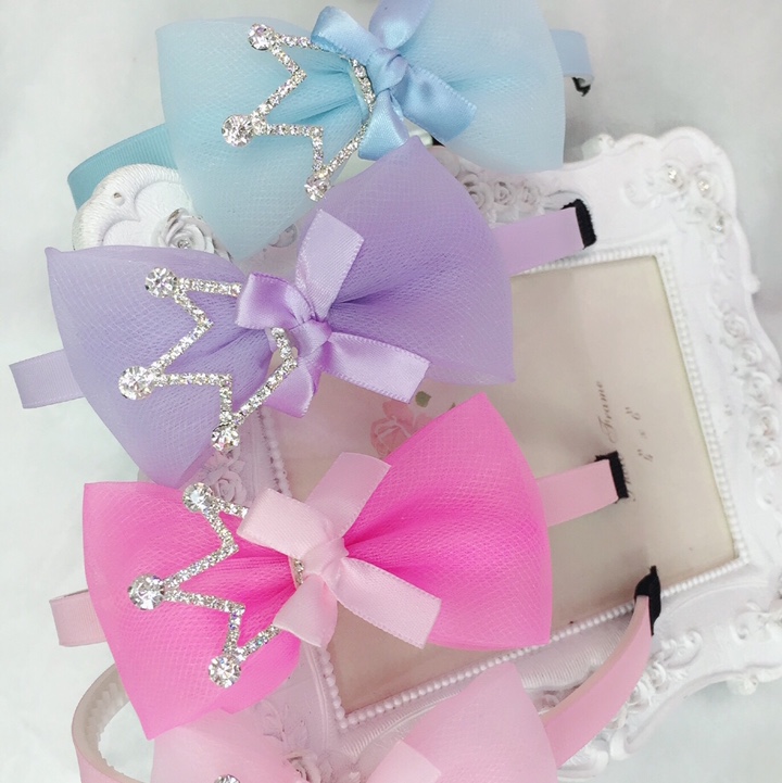 Bow tie three-cornered crown head buckle