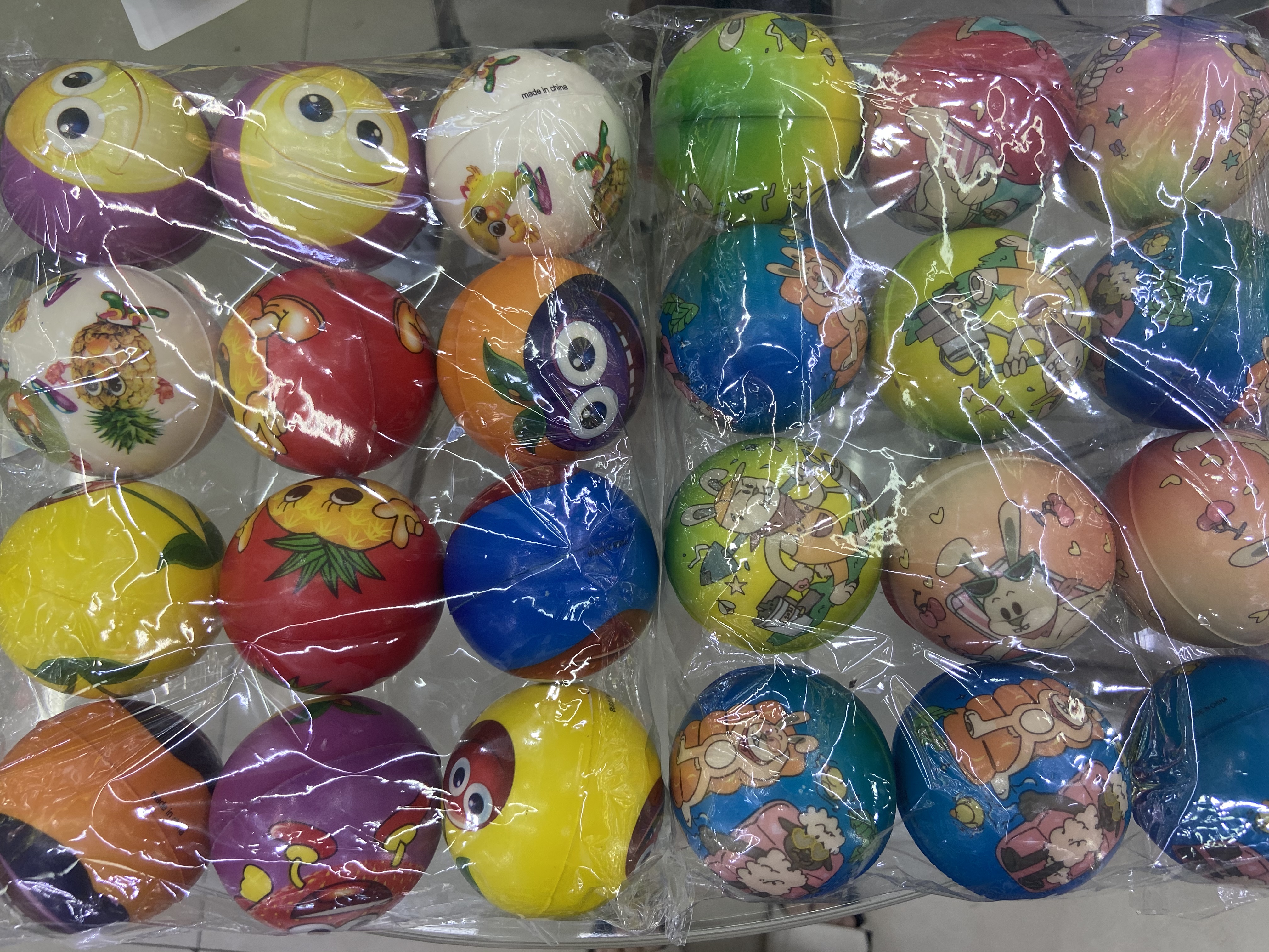 Venta directa de fábrica 6,3 cm mezcla de estilo combinado 169 niñas y niños juguetes esponja bola de espuma para niños juguetes. 12/opp Application Scenario