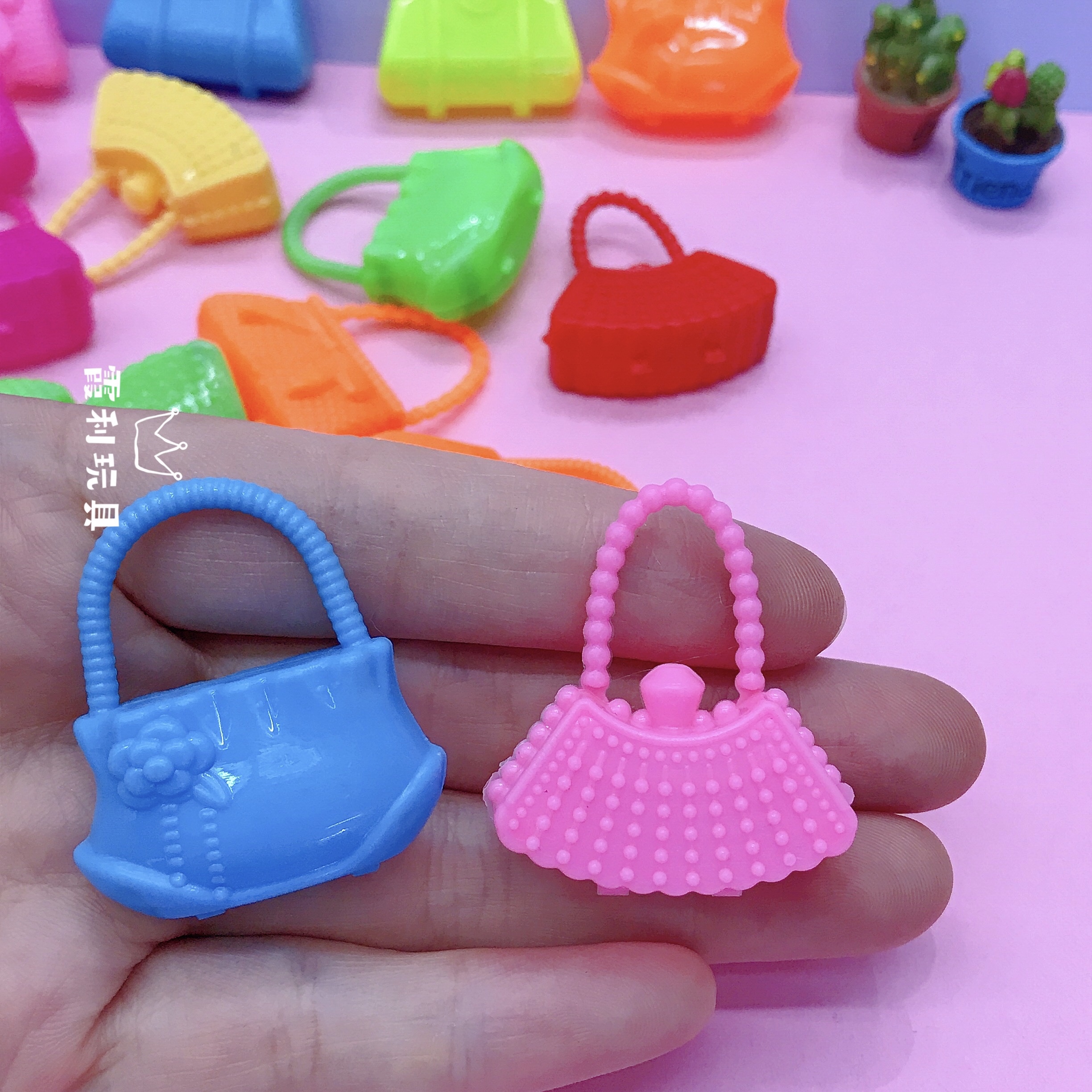 Mixed style small handbag, house play toy doll, gift gacha Application Scenario