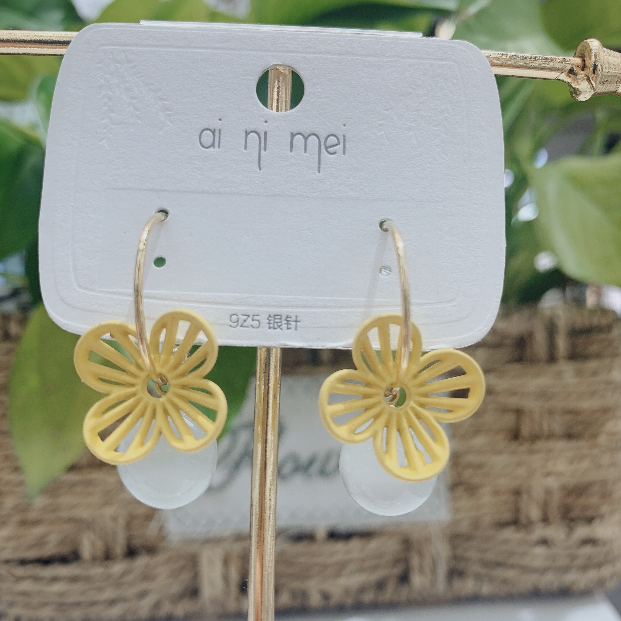 Four-leaf flower striped cat's eye double-wear, exquisite, fashionable, elegant and stylish, new 2021 Korean version, simple and elegant Application Scenario