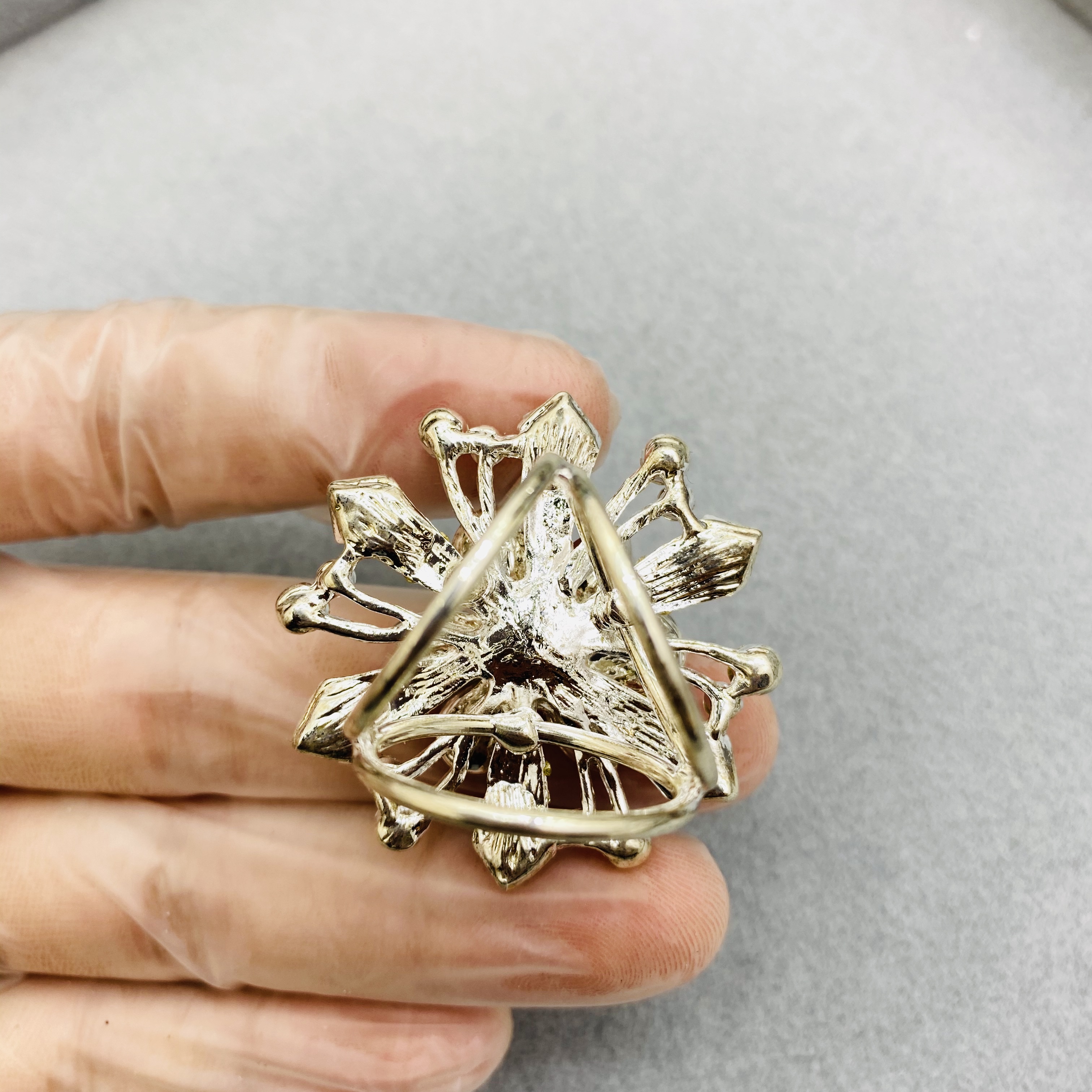 Snowflake series water diamond European and American retro brooch, elegant brooch, high-end silk scarf clasp birthday gift Specification image