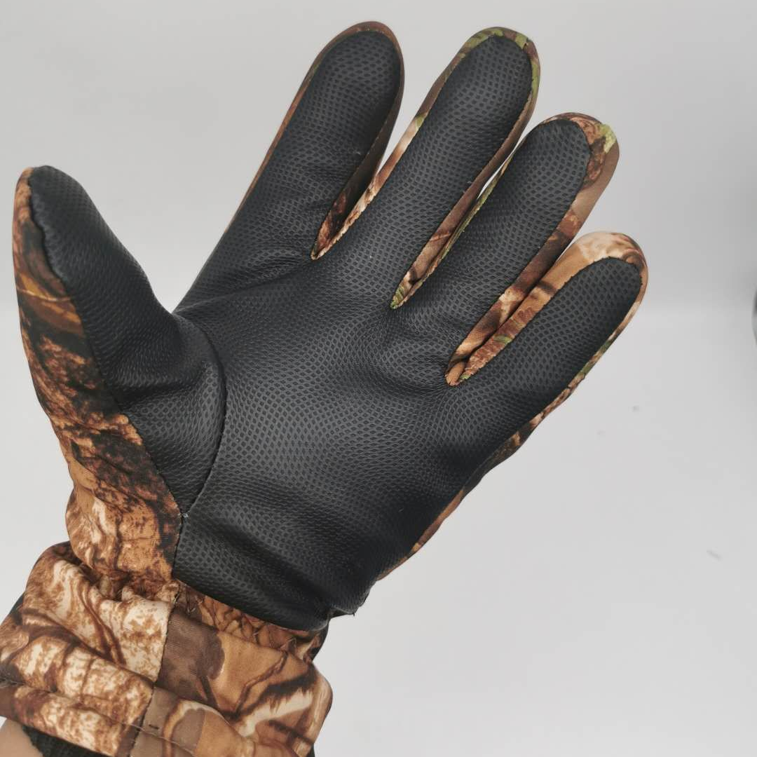 Men's warm winter gloves with raised points