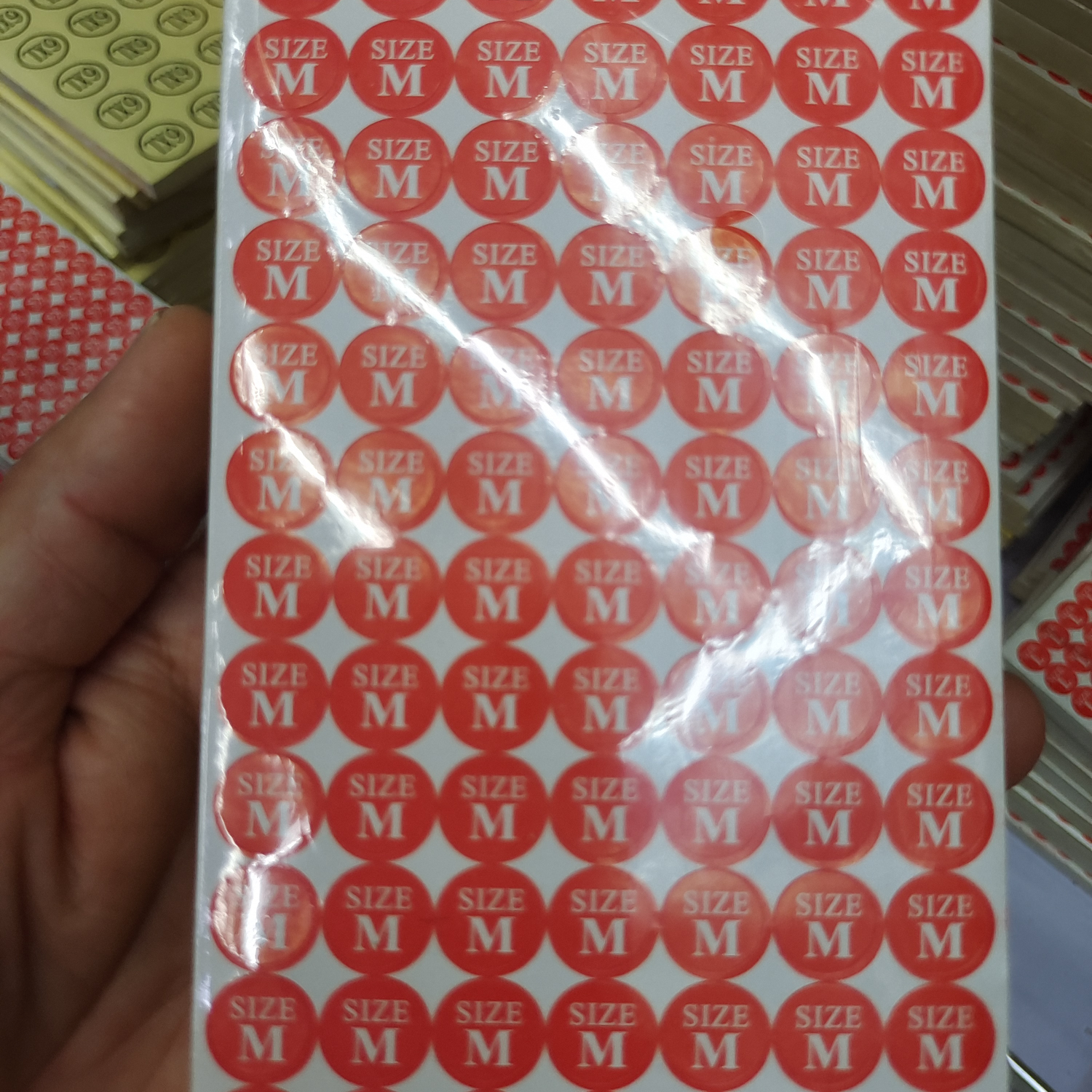 服装辅料红色不干胶m号