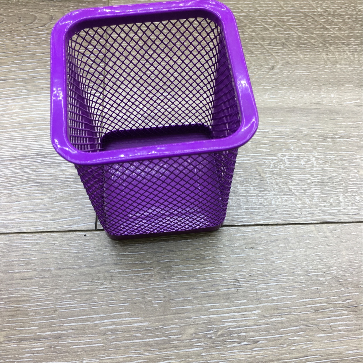 9111 Square pen holder in purple