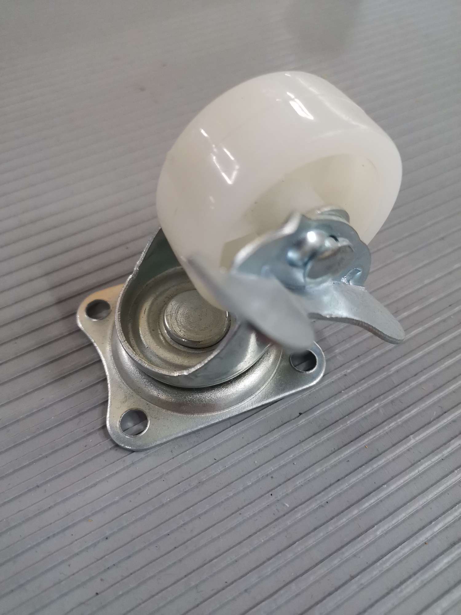 1.5-inch white PP wheels with flat bottom and brake detail image 2
