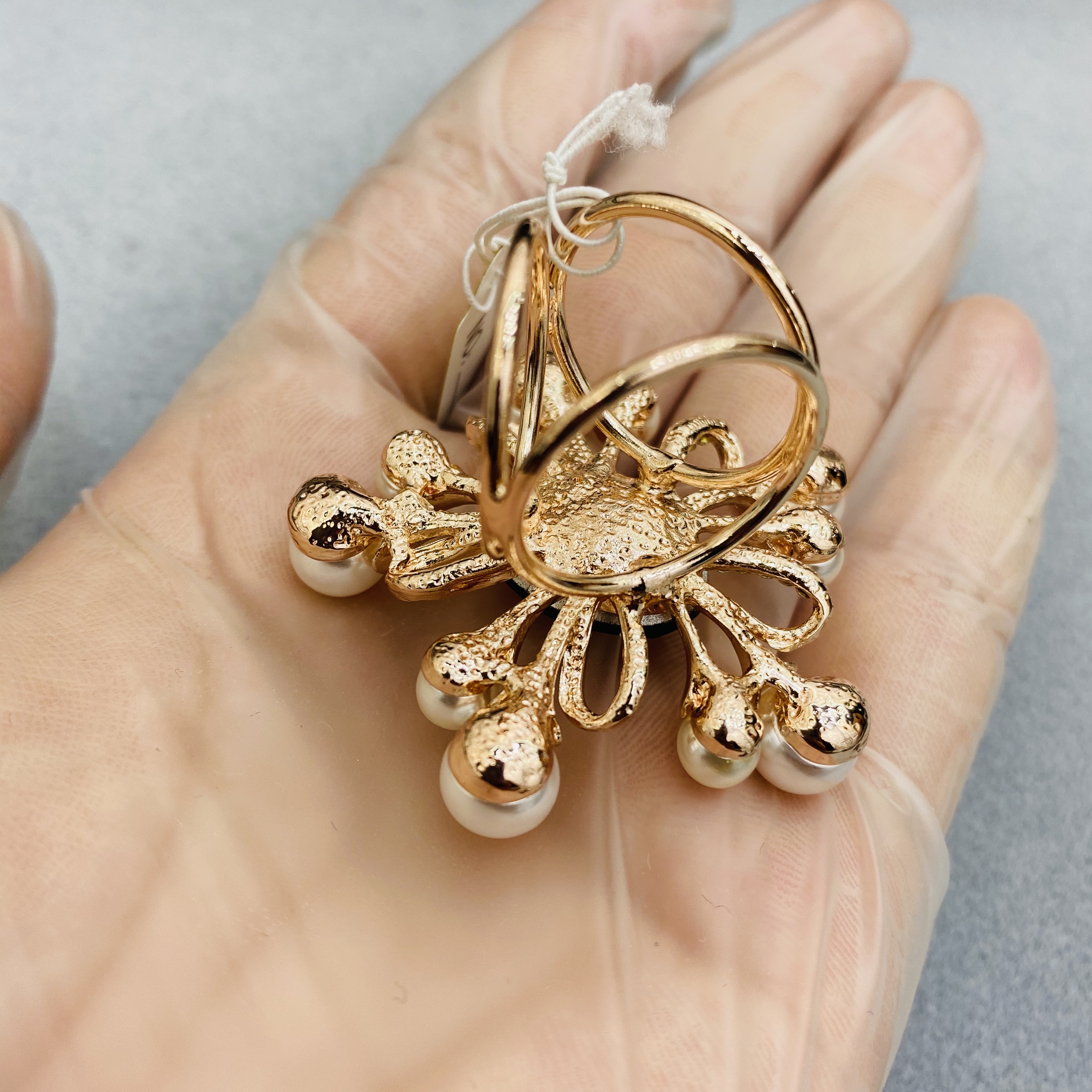 European and American retro alloy pearl crystal rhinestone brooch, elegant brooch, high-end silk scarf clasp birthday gift Specification image