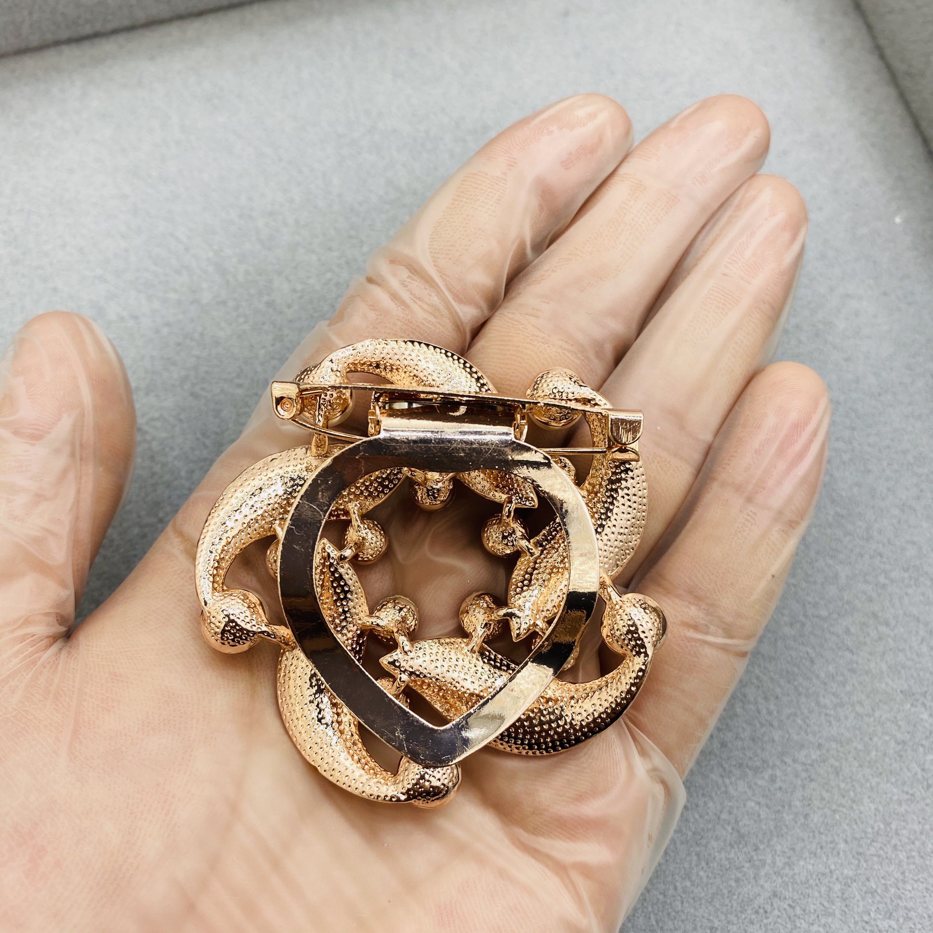 European and American retro water diamond pearl leaf corsage, elegant brooch, high-end silk scarf clasp birthday gift Specification image