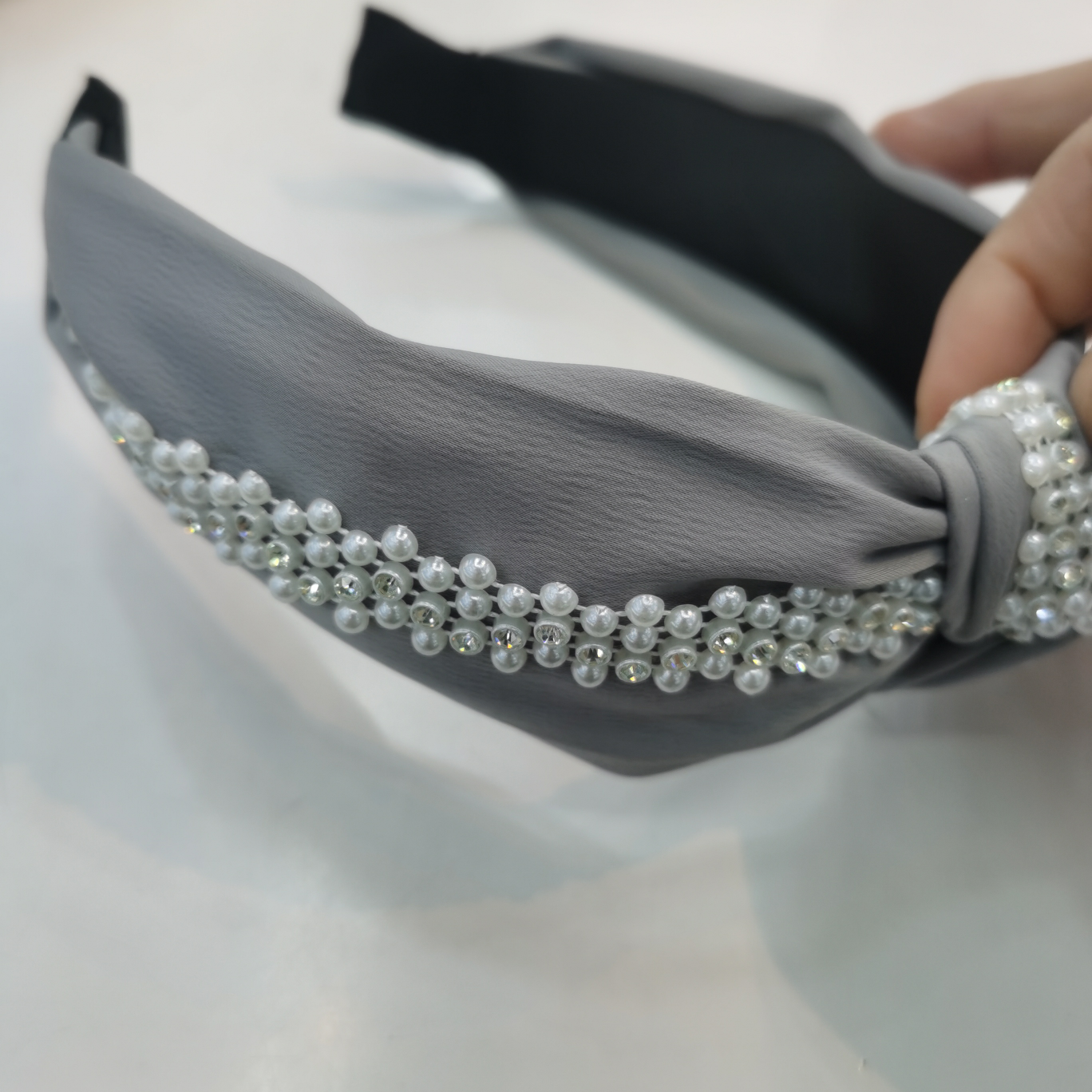 White pearl trendy hairband headwear, hair accessory, trendy and versatile leather sponge, high-end accessory u