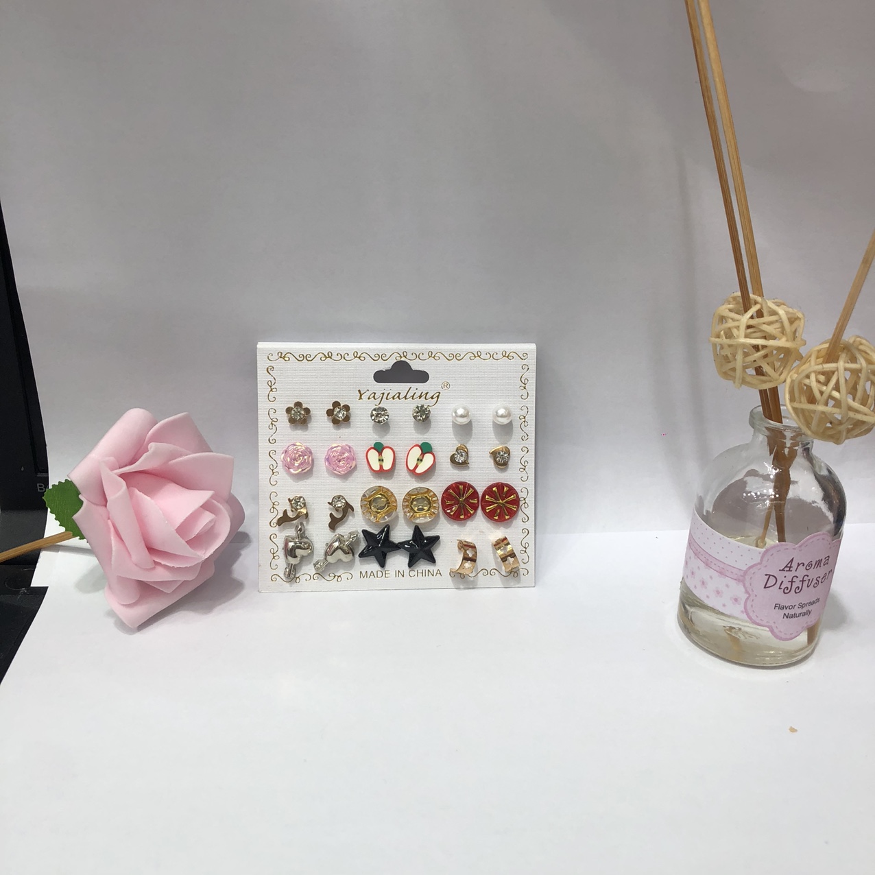Set of compact stud earrings