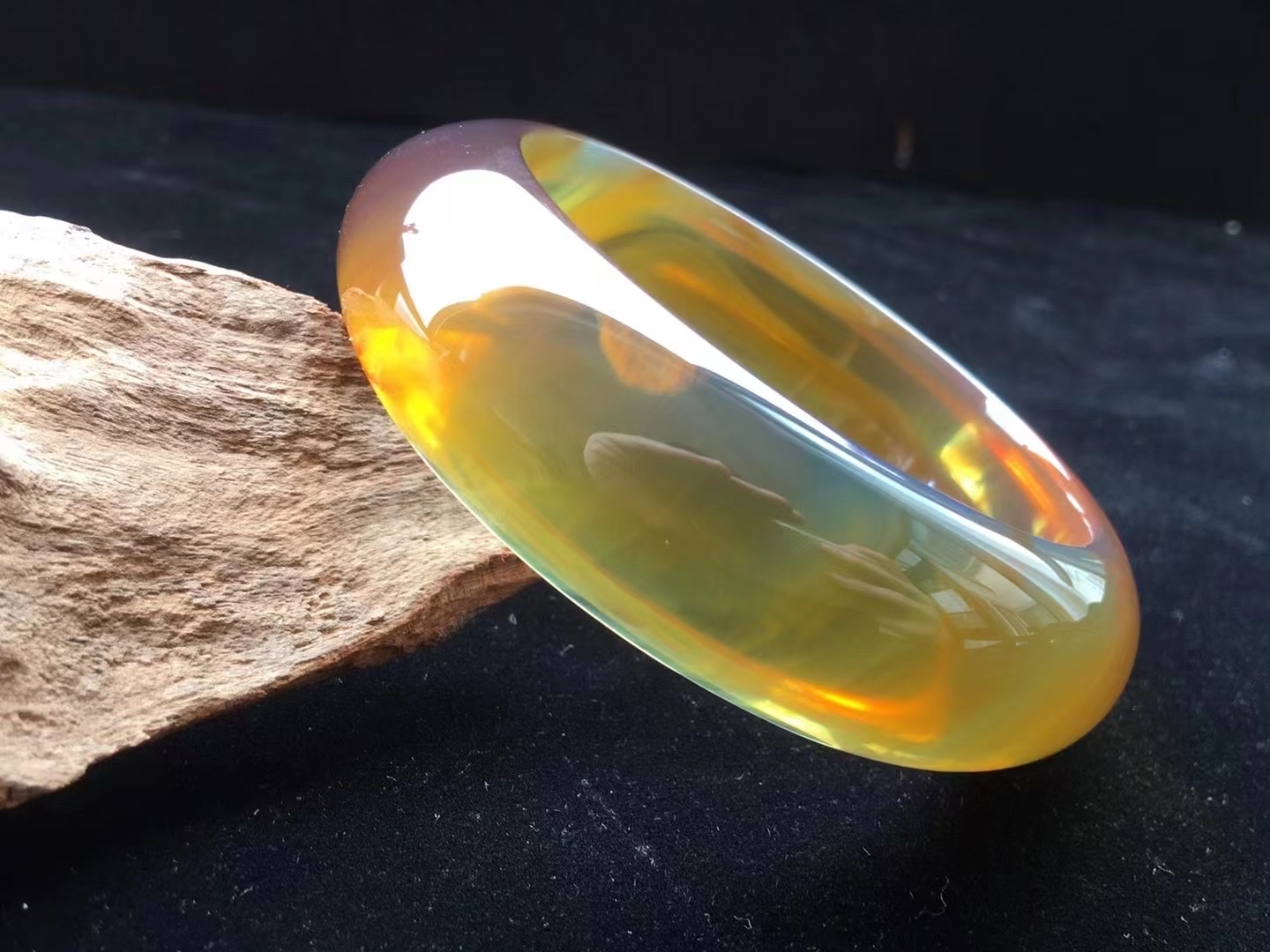 "Floating Honey bracelet" details Picture