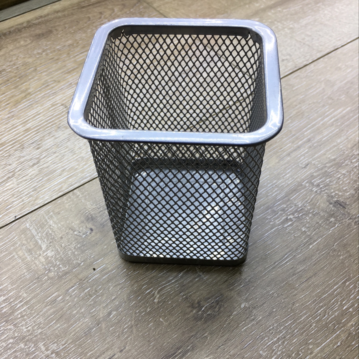 9111 square pen holder in silver