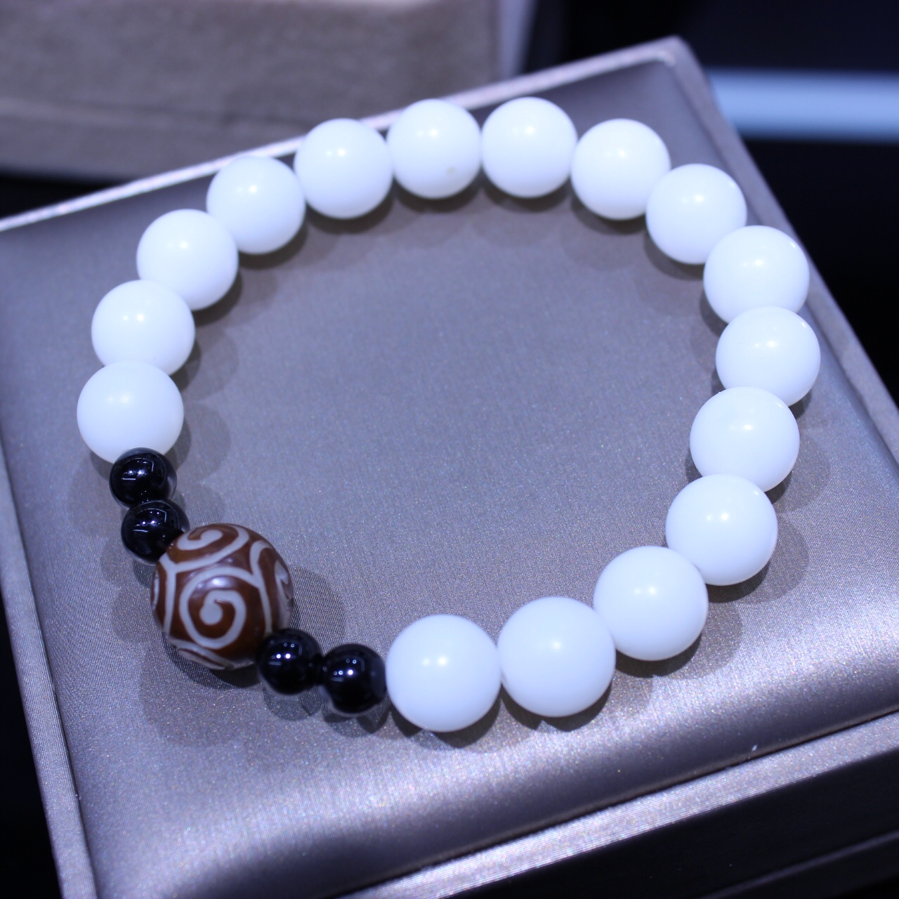 White jade Bodhi bracelet