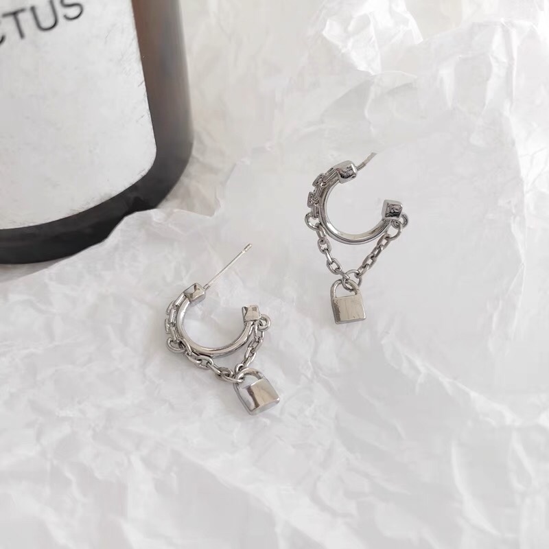 S925银针个性链条C字耳圈创意小锁造型耳饰品2020新款潮耳环2340