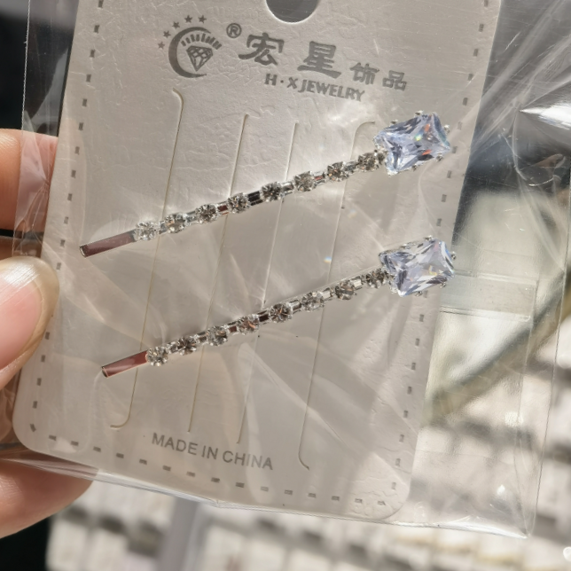 Sparkling diamond one-line hair clip, European and American fashion show, versatile, full diamond bangs clip, popular headwear, side clip hair accessory, women 40