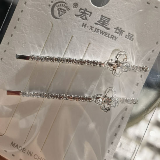 Sparkling diamond one-line hair clip, European and American fashion show, versatile, full diamond bangs clip, popular headwear, side clip hair accessory for women 1