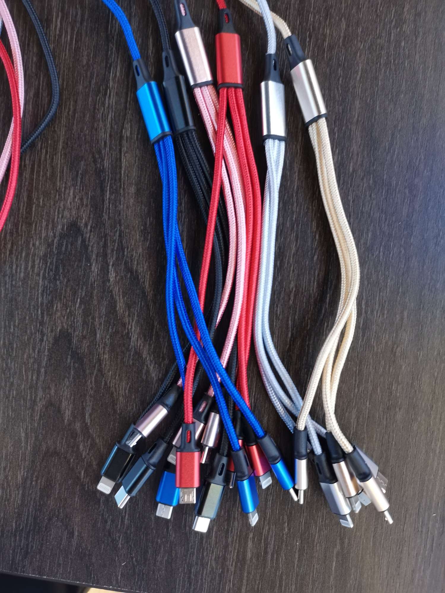Guangdong Sogo headphones, 3-in-1 data cable and fast charging cable Application Scenario