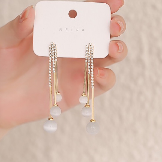 Cat's eye stone earrings, a trendy and stylish 2021 Korean fashion icon, are versatile long tassel earrings that can help slim the face