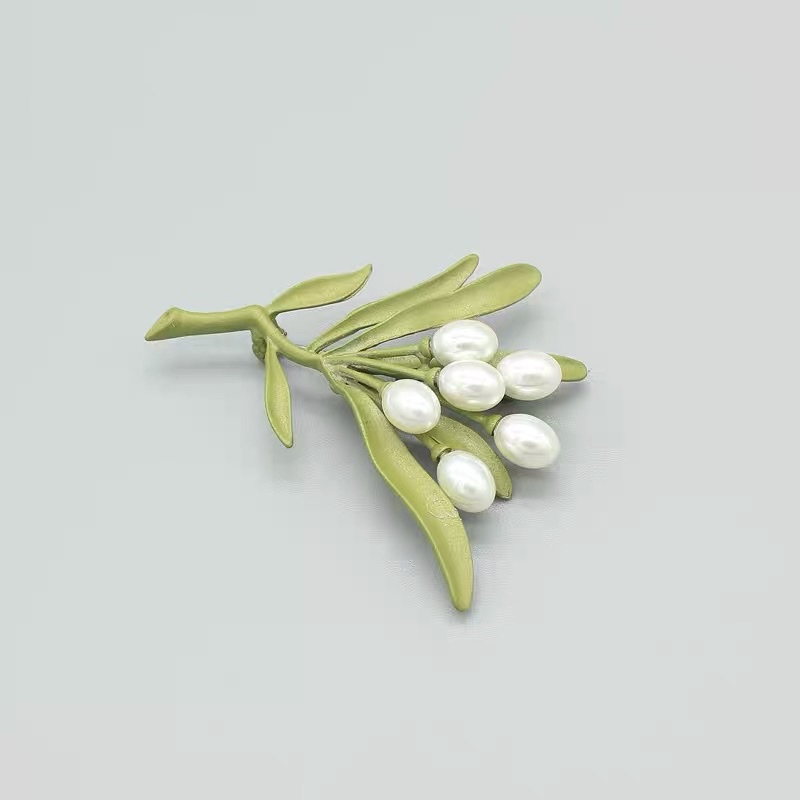 Natural solid green long-leaf plant pearl leaf brooch for women, Korean-style artistic Instagram style versatile collar pin Item Picture