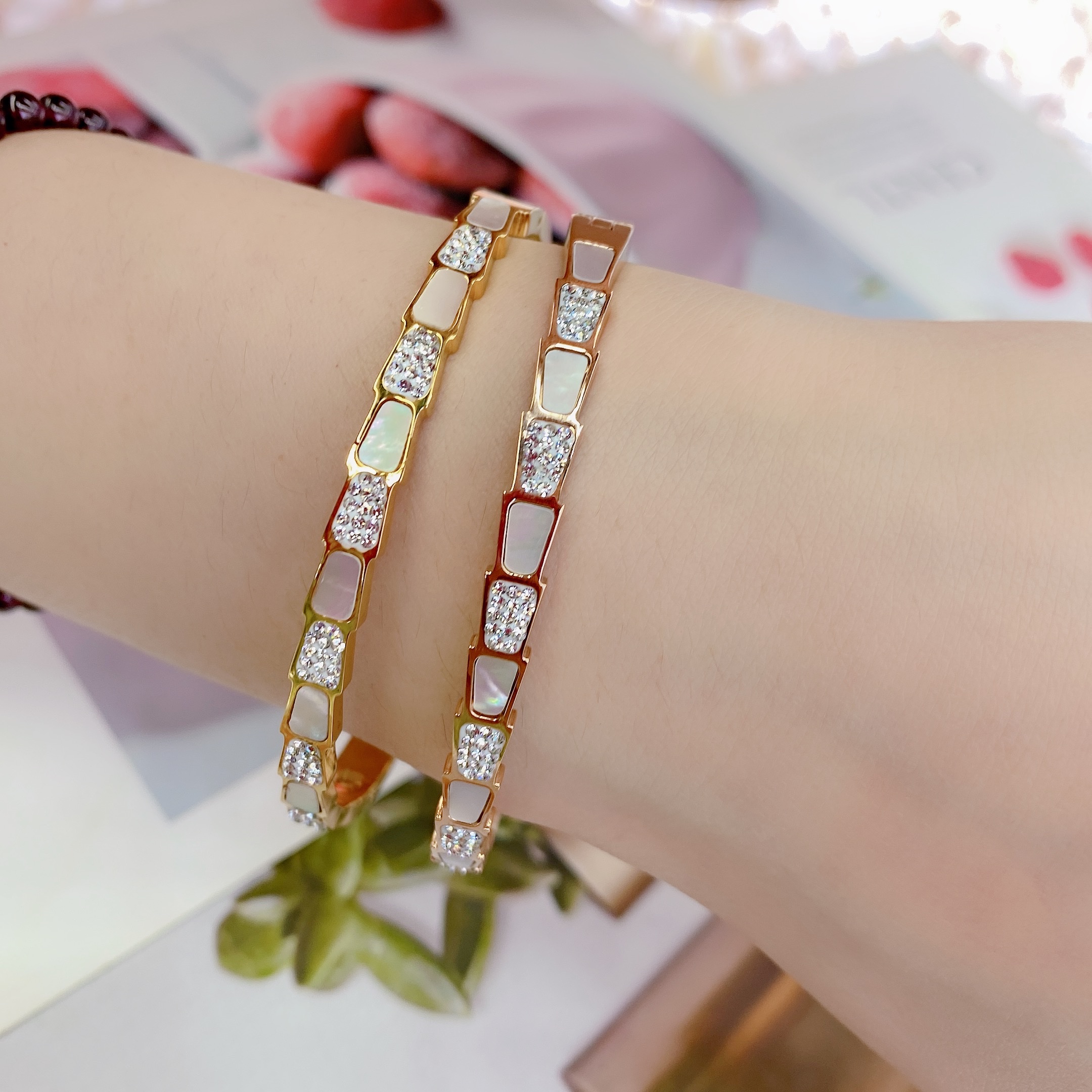 Chenglong Jewelry 2021 New Style Women's rose gold Full diamond White mother-of-pearl snake bone niche Internet Celebrity bracelet Titanium steel non-fading B0007-95 detail image 1