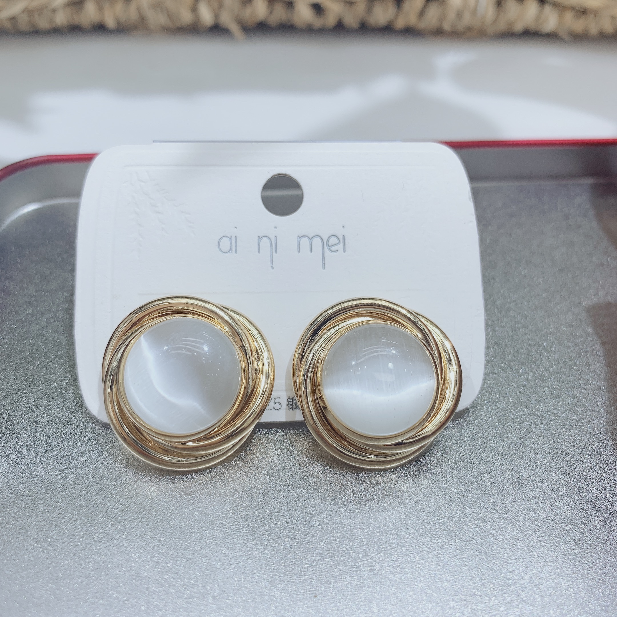 Earring Women's 2021 new trendy summer earrings, high-end stud earrings, elegant and grand, retro Hong Kong style, attracting love Specification image