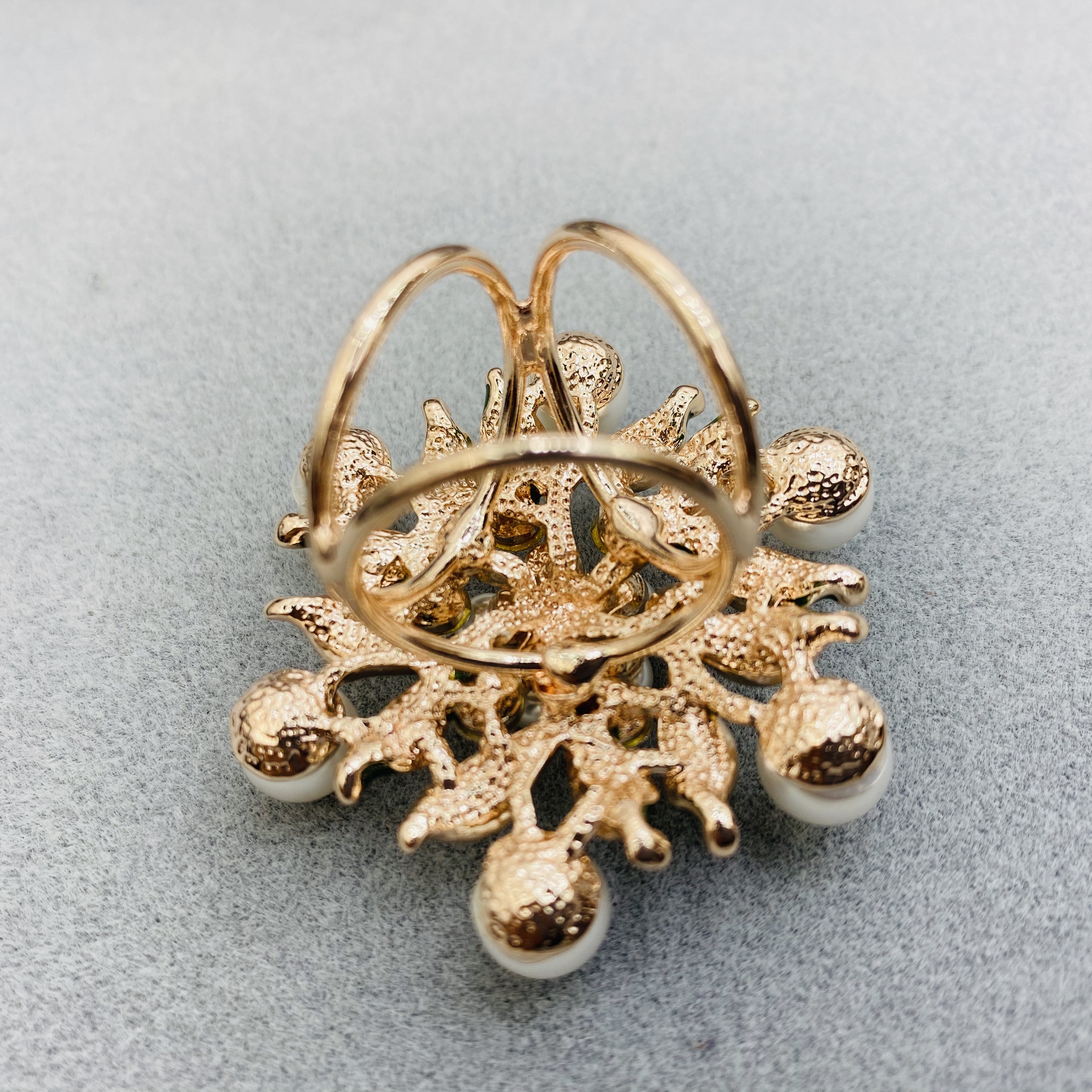 Pearl water diamond, European and American retro brooch, elegant brooch, high-end silk scarf clasp birthday gift details Picture
