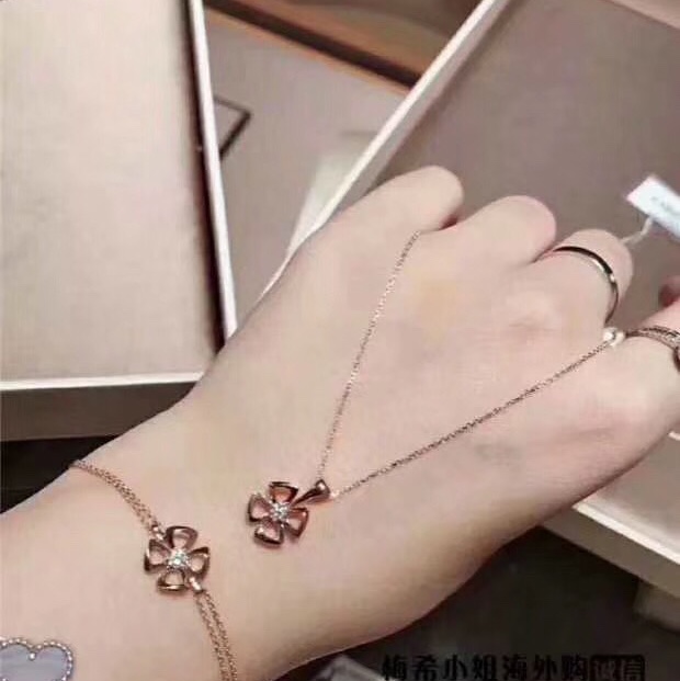 Four-leaf clover lucky double ring double buckle stainless steel manufacturers directly for Tiktok live fast hands preferred. thumbnail
