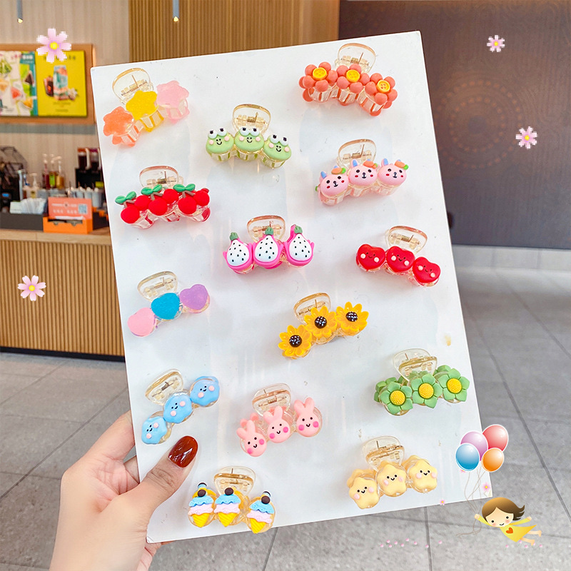 Children's cartoon cute fruit hair clips, animal hair matte heart star grab card, Korean version of baby girl hair accessories Application Scenario