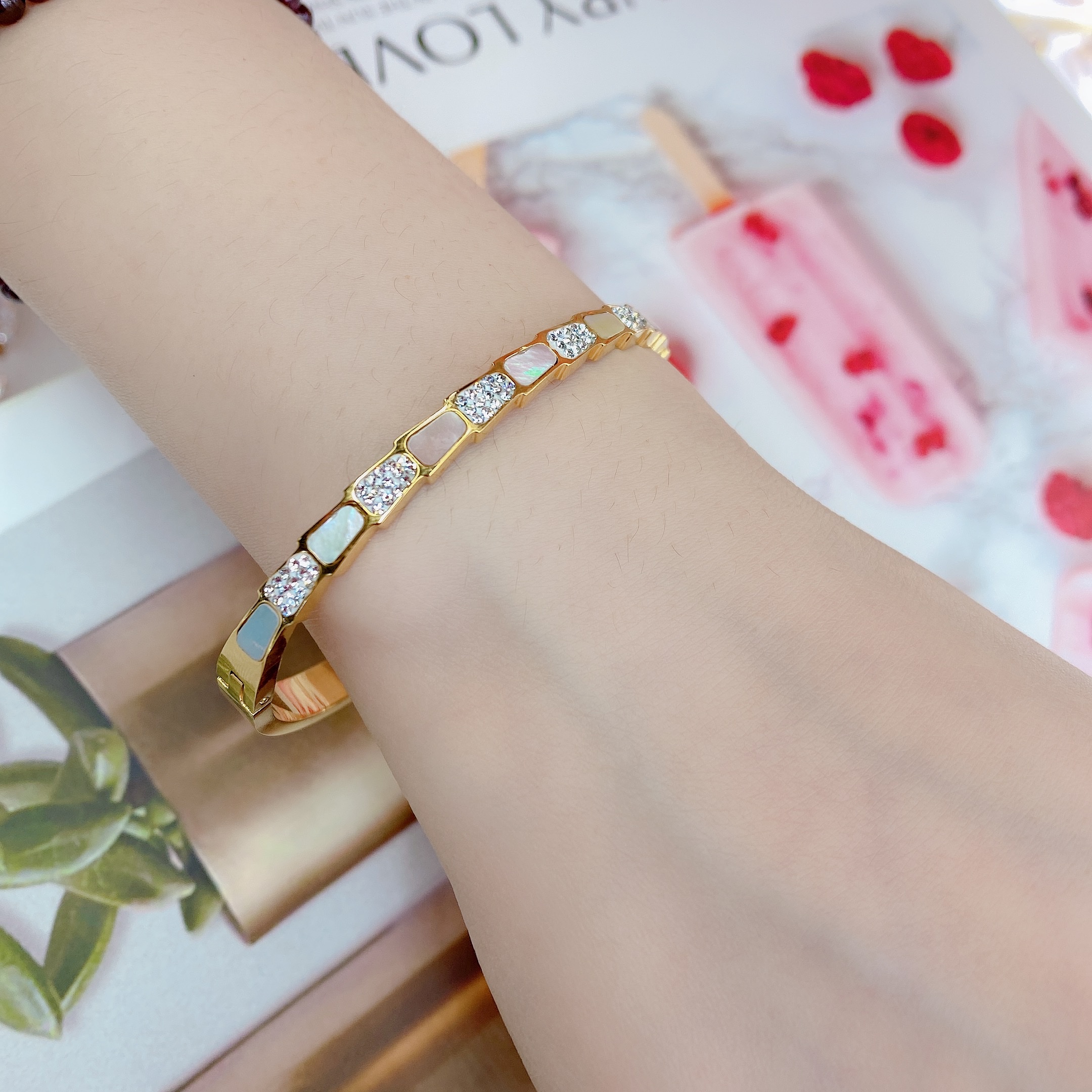 Chenglong Jewelry 2021 New Style Women's rose gold Full diamond White mother-of-pearl snake bone niche Internet Celebrity bracelet Titanium steel non-fading B0007-95 detail image 2