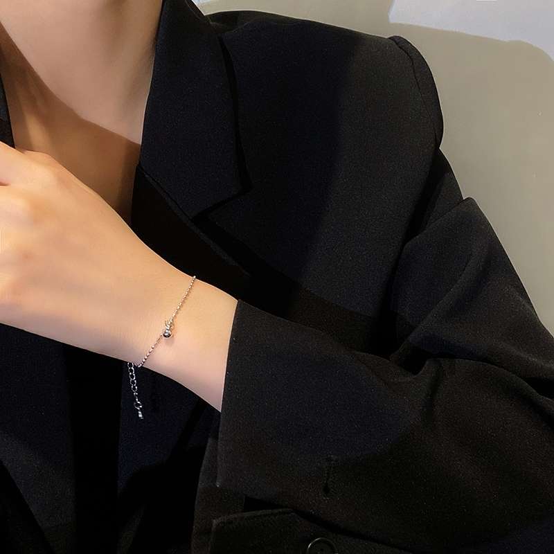 Pulsera de bola plateada para mujeres luz extravagins simplicidad viento frío sensación premium sentido del diseño de nicho nueva tendencia 2021 details Picture