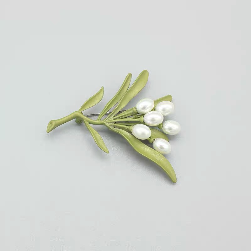 Natural solid green long-leaf plant pearl leaf brooch for women, Korean-style artistic Instagram style versatile collar pin