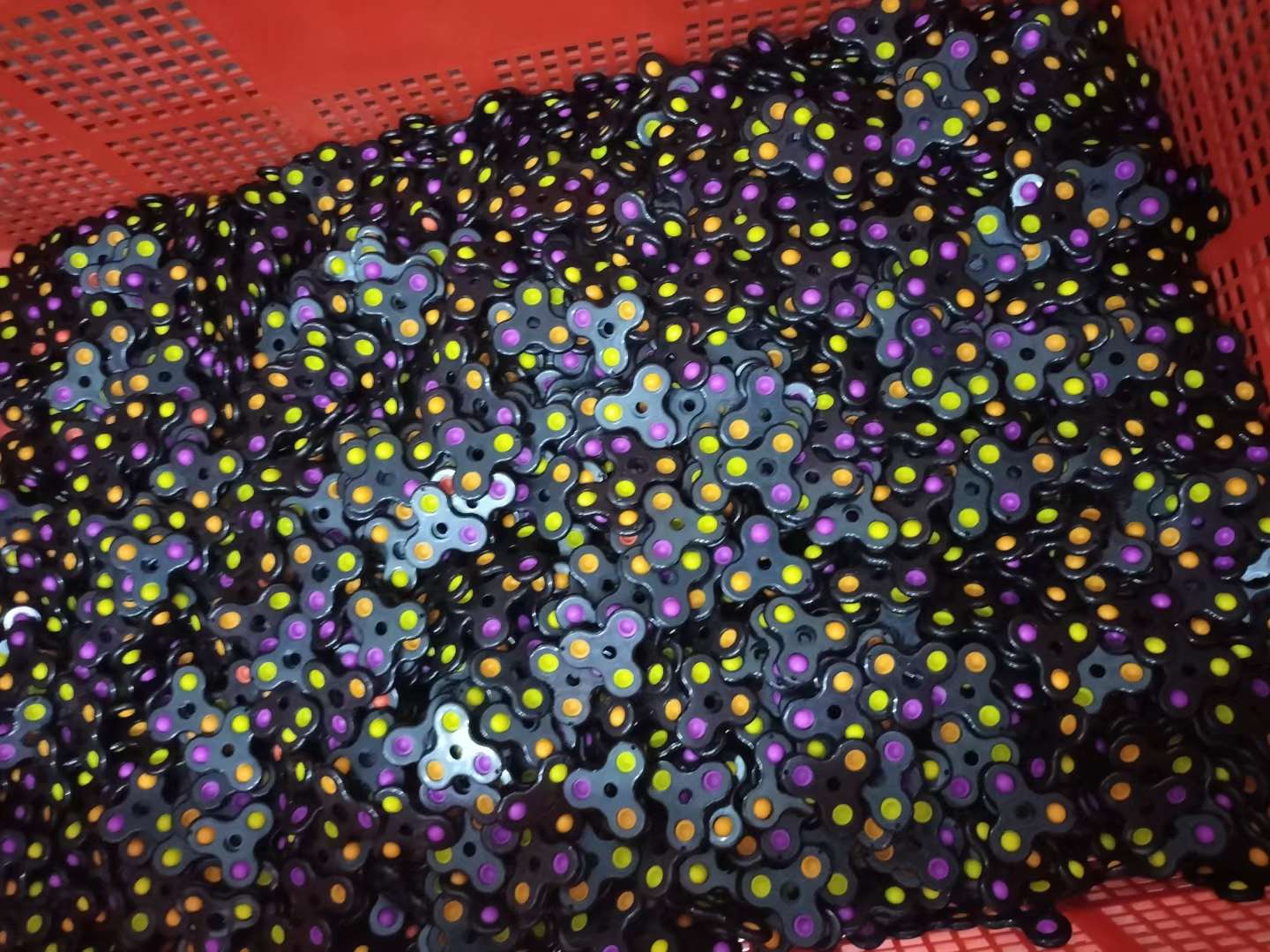 厂家直销网红爆款产品炫风陀螺模具多产品图