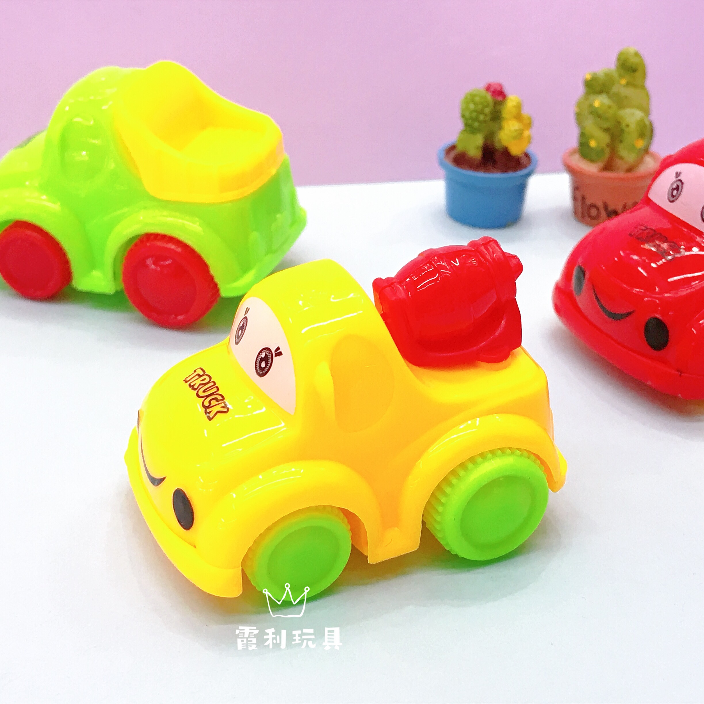 Three types of cartoon Huili engineering vehicles mixed with children's plastic toys as gifts, gacha Item Picture
