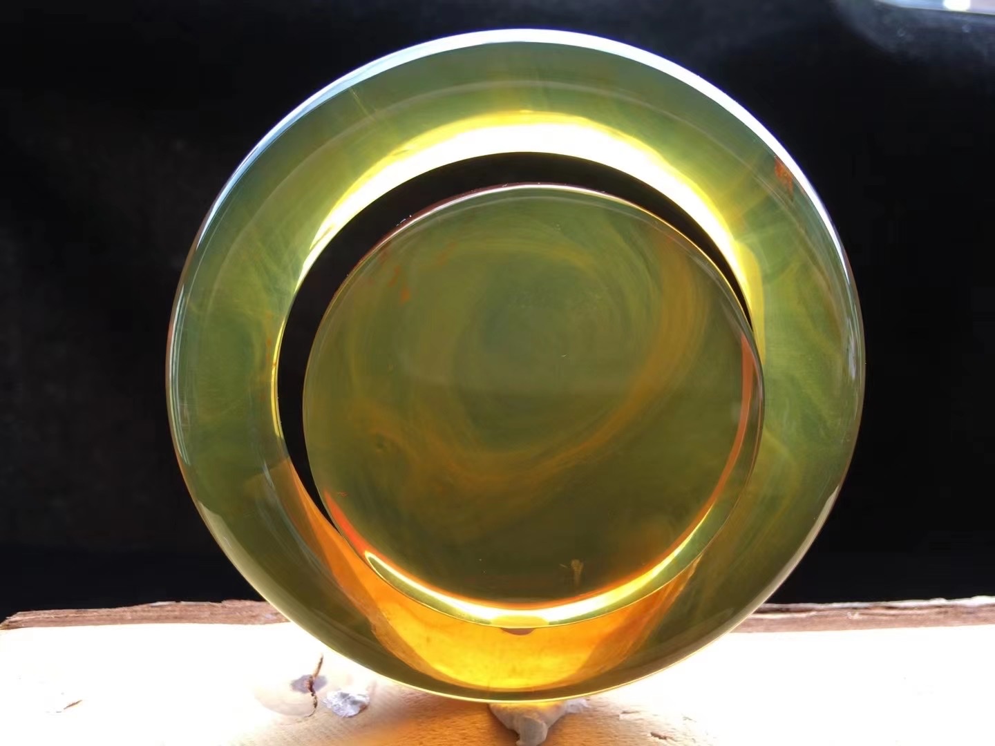 Round-striped amber bracelet detail image 1