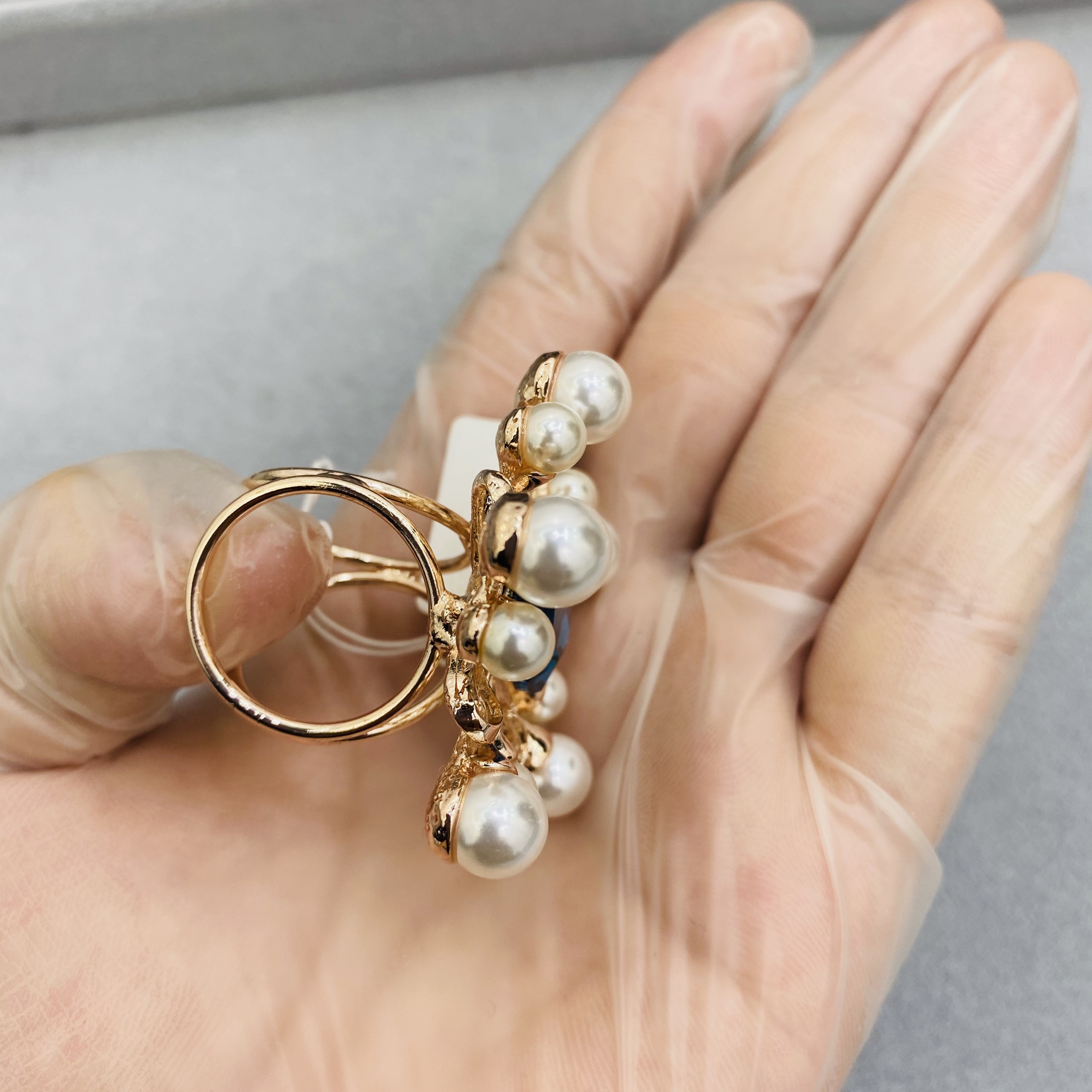 European and American retro alloy pearl crystal rhinestone brooch, elegant brooch, high-end silk scarf clasp birthday gift Item Picture
