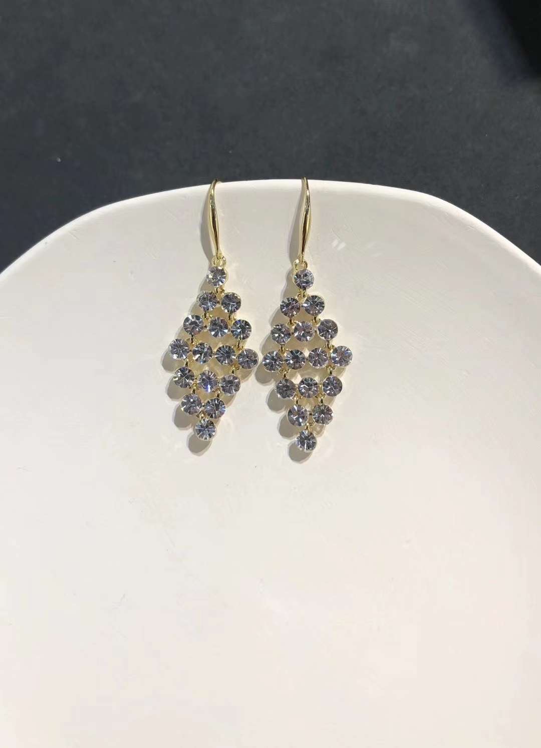 Retro French design earhook, coffee gold earrings, high-end summer stud earrings for women, Korean-style high-end internet-famous earrings Item Picture