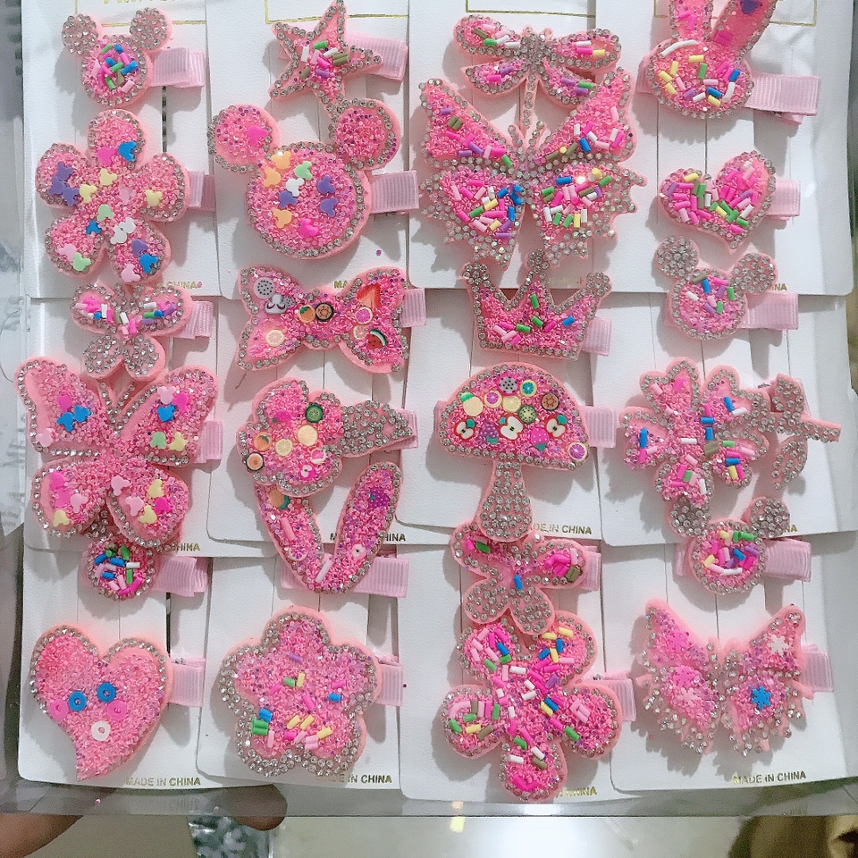 Diamond-patterned hair clips