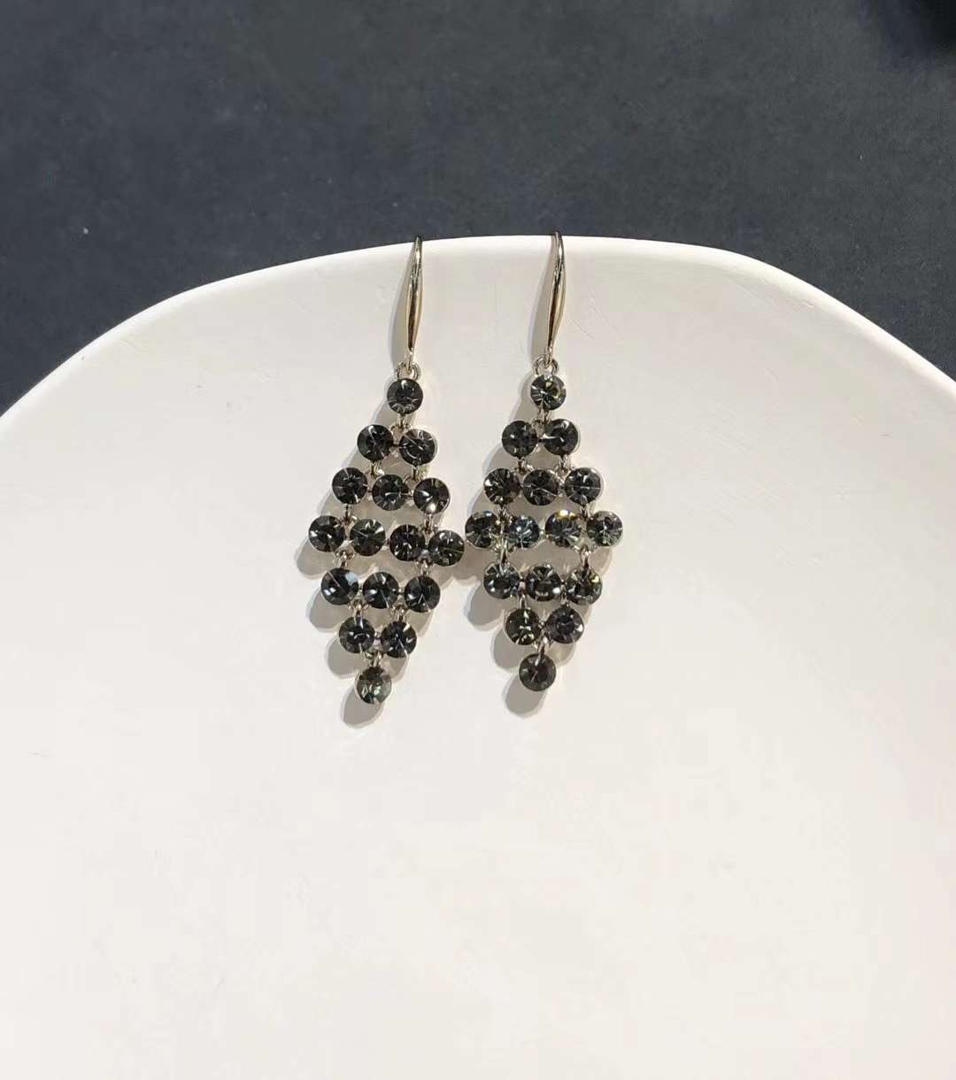 Retro French design earhook, coffee gold earrings, high-end summer stud earrings for women, Korean-style high-end internet-famous earrings details Picture